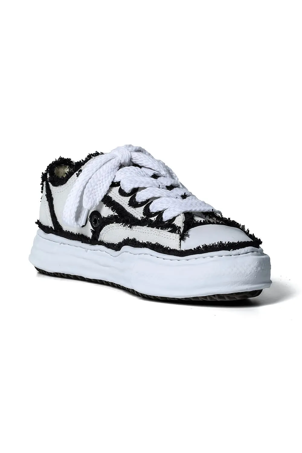 -PETERSON Low- Overhanging canvas Low-top sneakers White