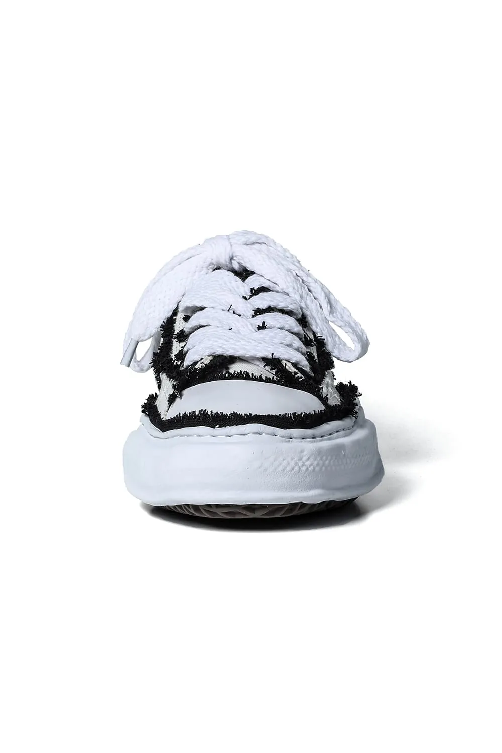 -PETERSON Low- Overhanging canvas Low-top sneakers White