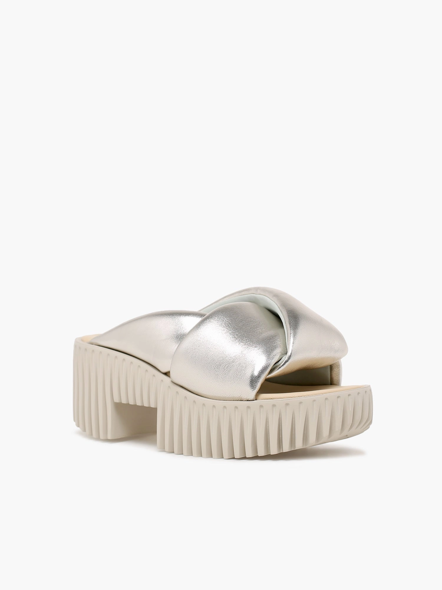 Plia Anda Champagne Metallic Sheep Lea Cloud Feel Trend Spot