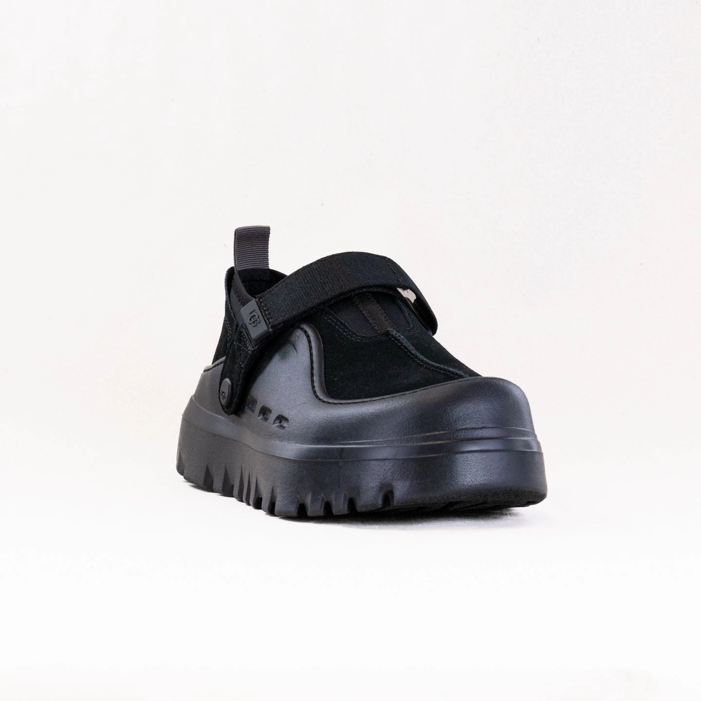 On The Run Flat footbed UGG Peakwood Lowcut (Men's) - Black