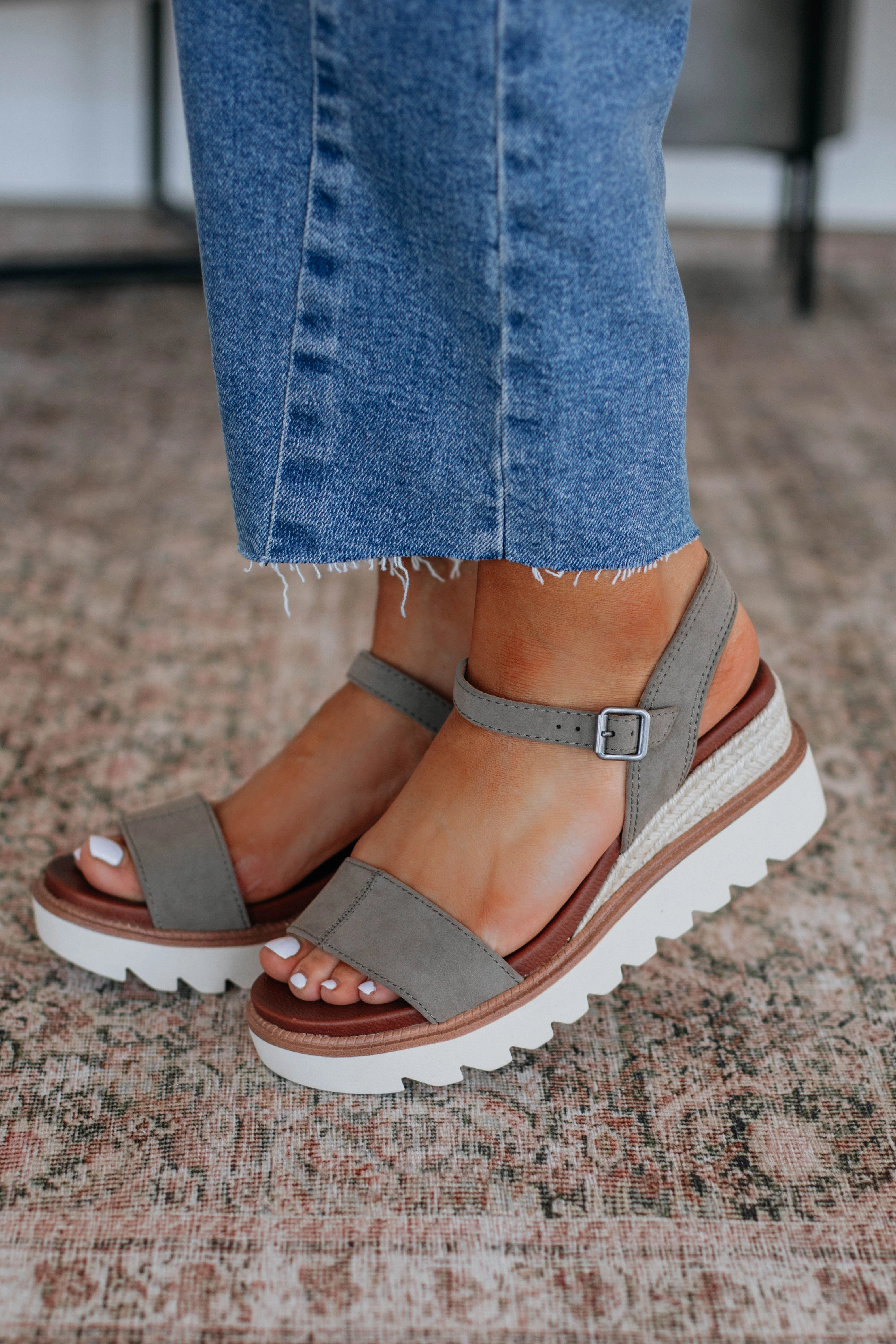 Staying Selective Sandals - Taupe Mix Anti Odor Abrasion Resistant Outsole