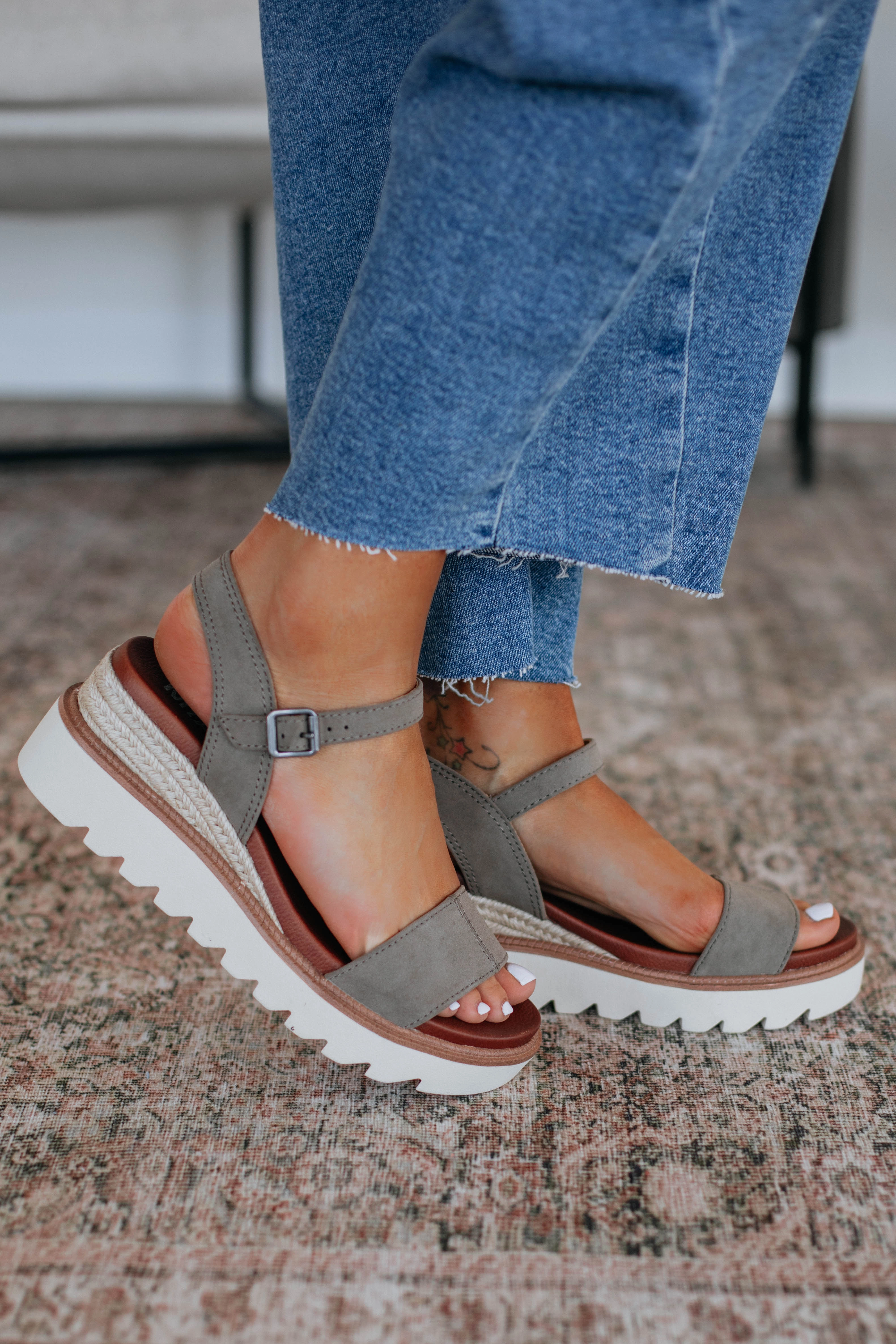 Grab Now Staying Selective Sandals - Taupe Mix