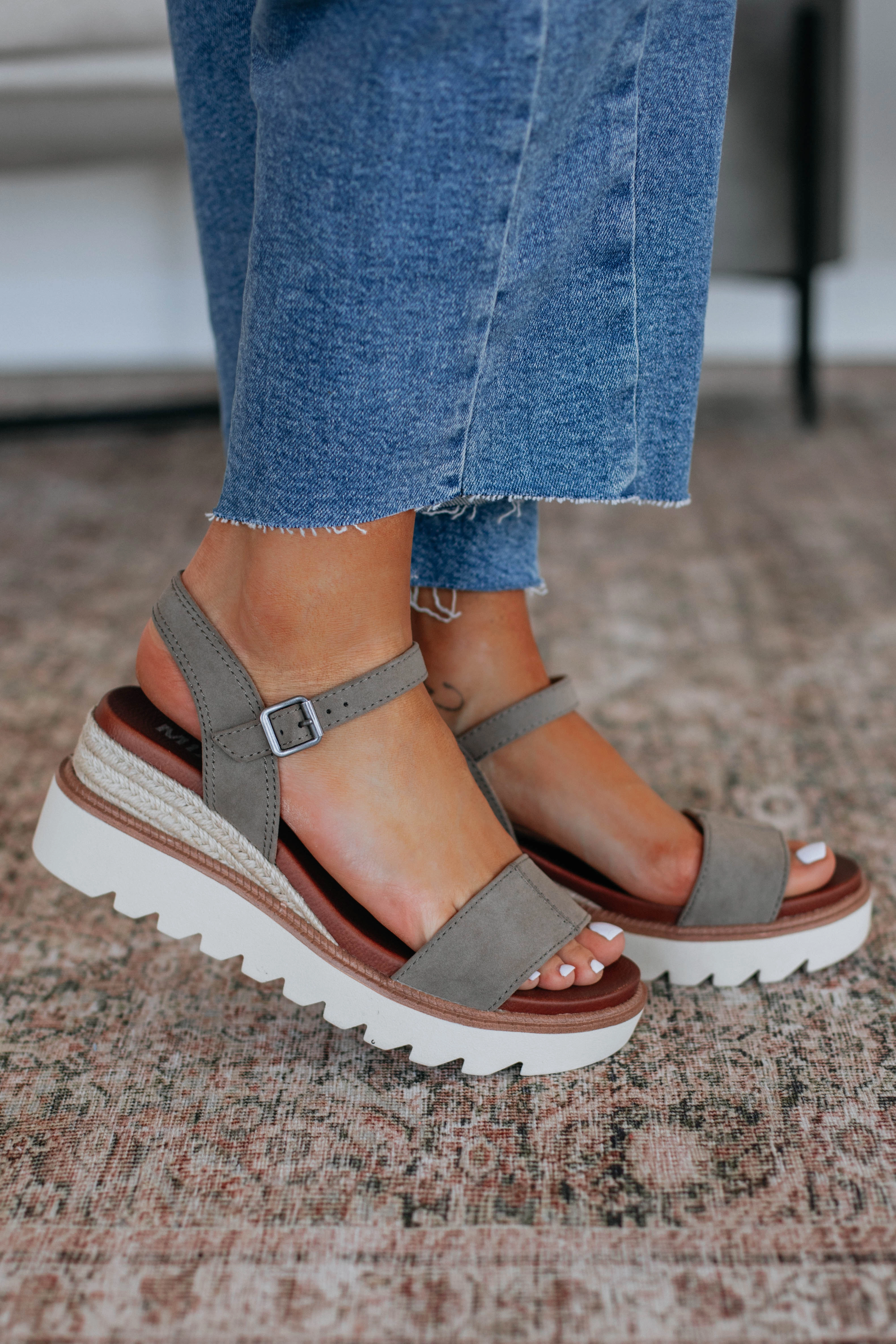 Staying Selective Sandals - Taupe Mix Comfort arch Pressure Relief