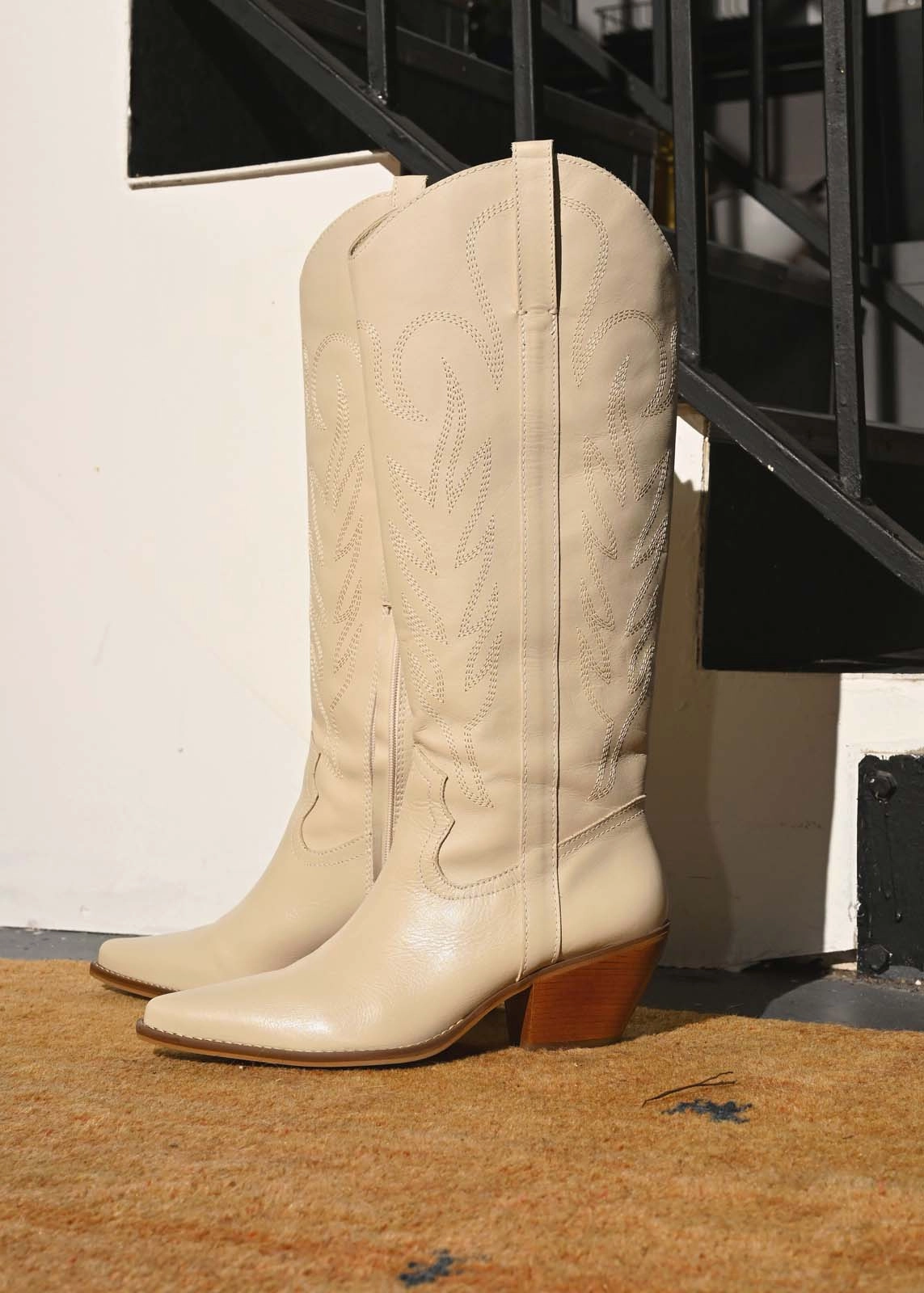city - specific benefits Adjustable Design Agency Cowboy Boots - Ivory