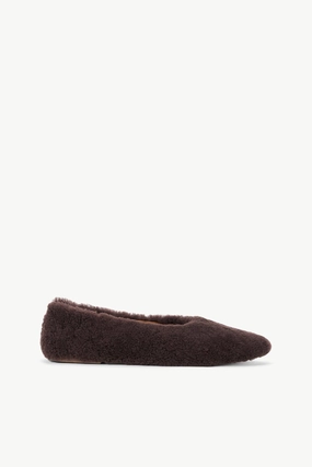 ALBA BALLET FLAT | ESPRESSO SHEARLING Form-Fit ALBA BALLET FLAT | ESPRESSO SHEARLING Airflow channels