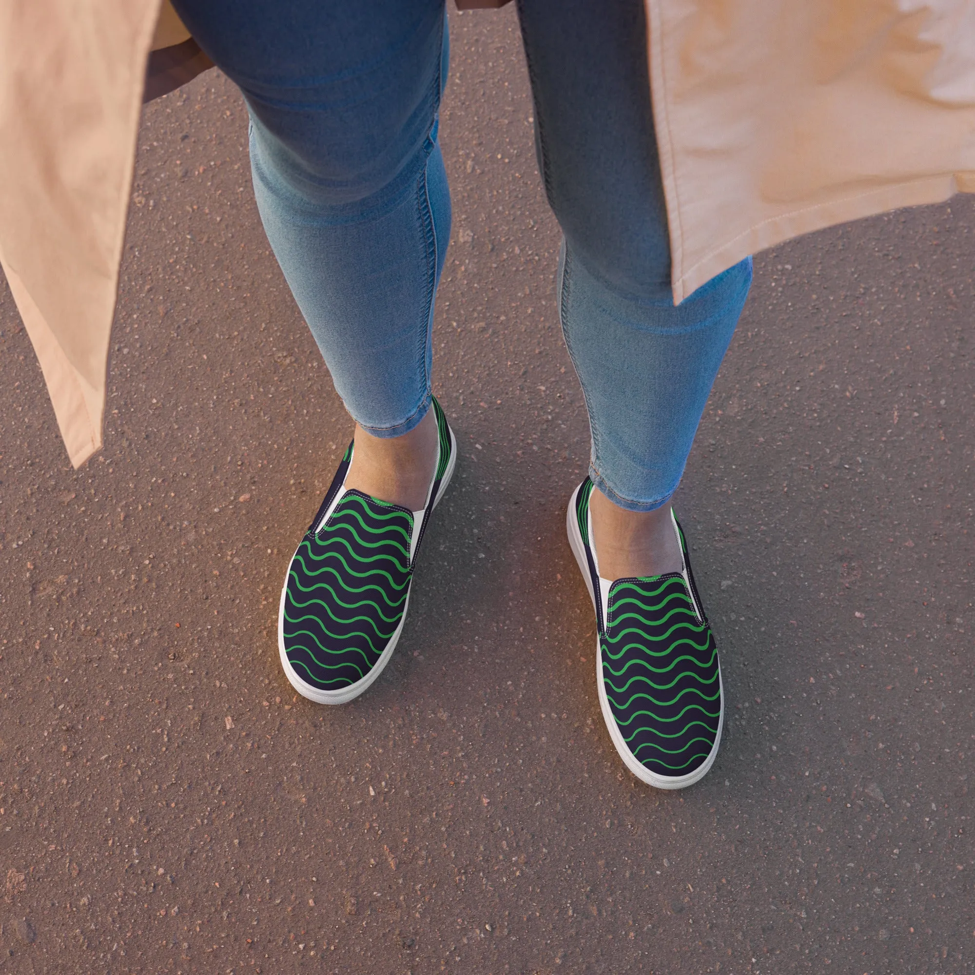 BE LIKE WATER Women’s Slip-On Canvas Shoes