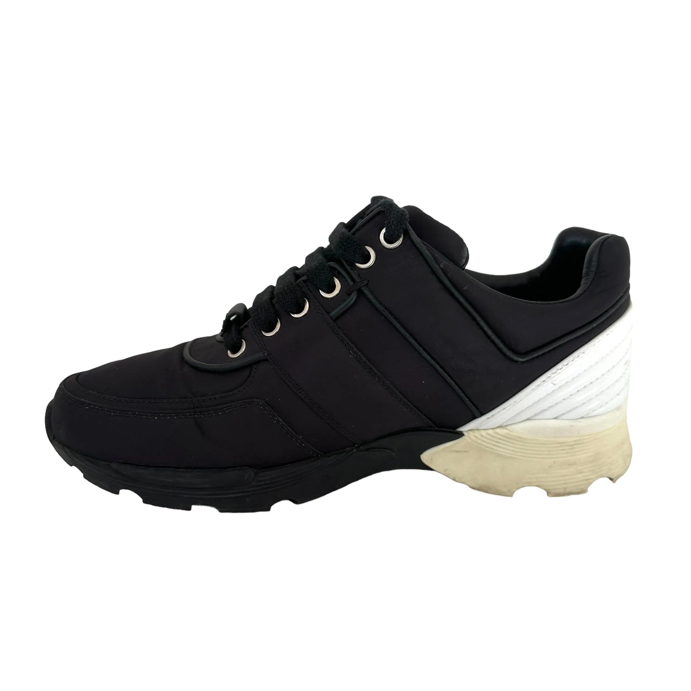 Black & White Logo Sneakers - 7.5