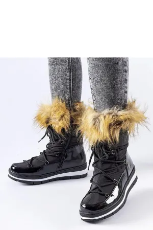 Black lacquered snow boots with fur