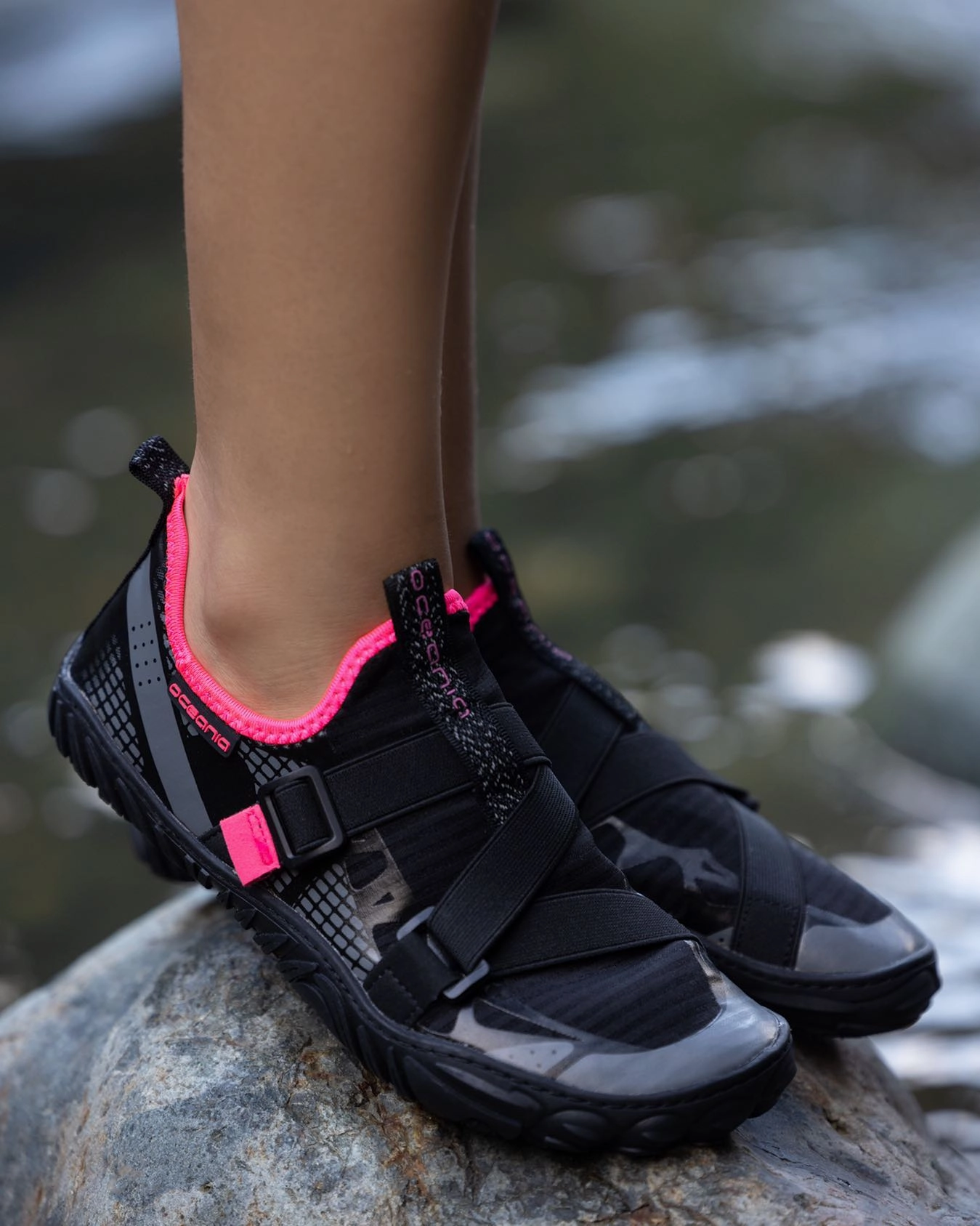 Meridian Ii Jet Black  fuchsia Wear Ready