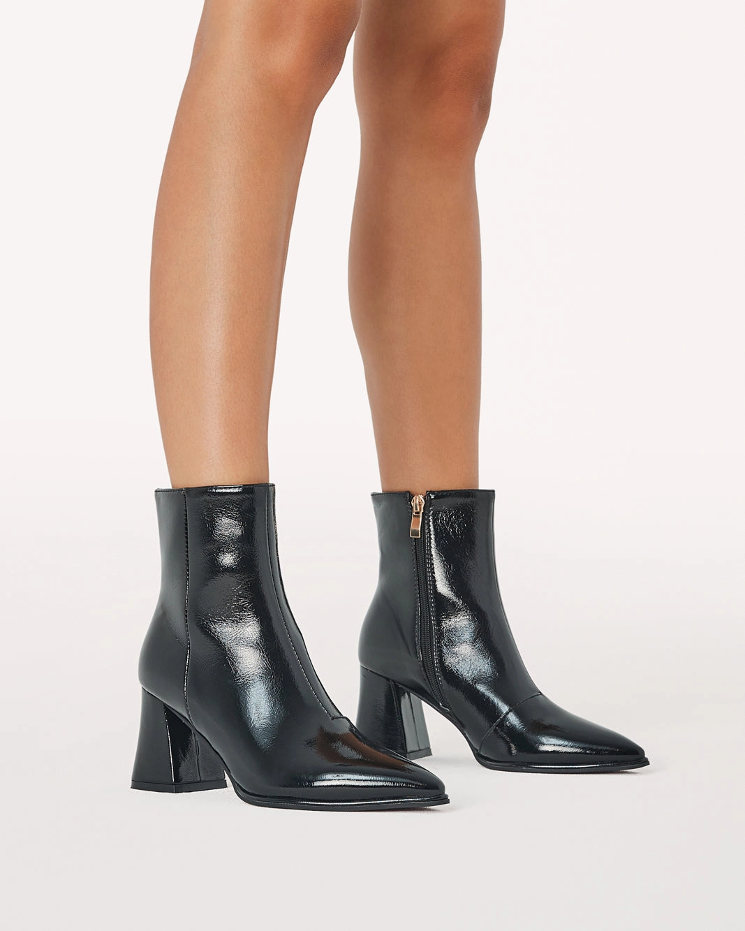 CADEN - BLACK CRINKLE PATENT Performance Wear Flexible structure