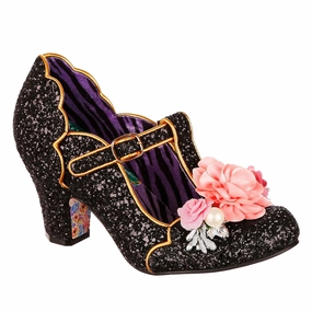 Carriage Ride Eye-Catching Carriage Ride Classic Charm Buckle Detail