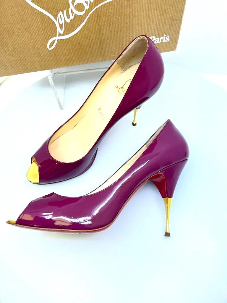 CHRISTIAN LOUBOUTIN BERRY PATENT LEATHER YOYOSPINA PEEP TOE PUMPS