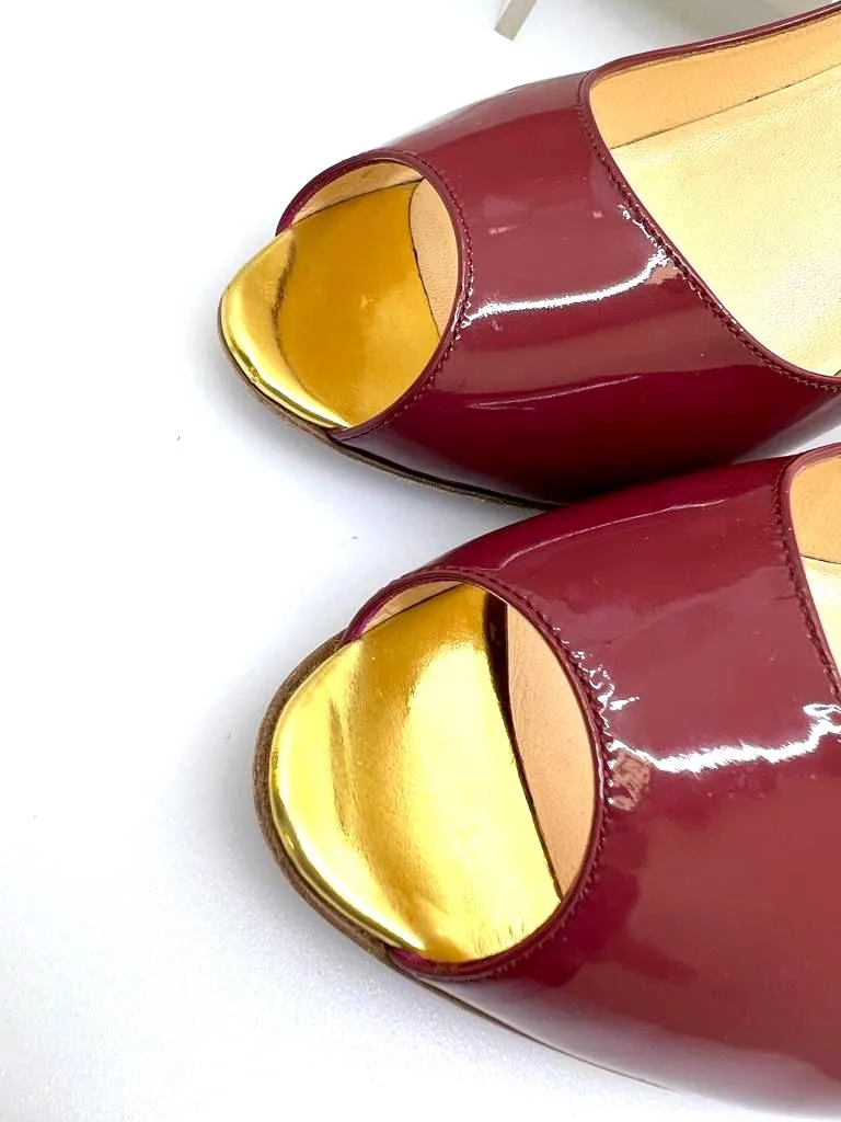 CHRISTIAN LOUBOUTIN BERRY PATENT LEATHER YOYOSPINA PEEP TOE PUMPS