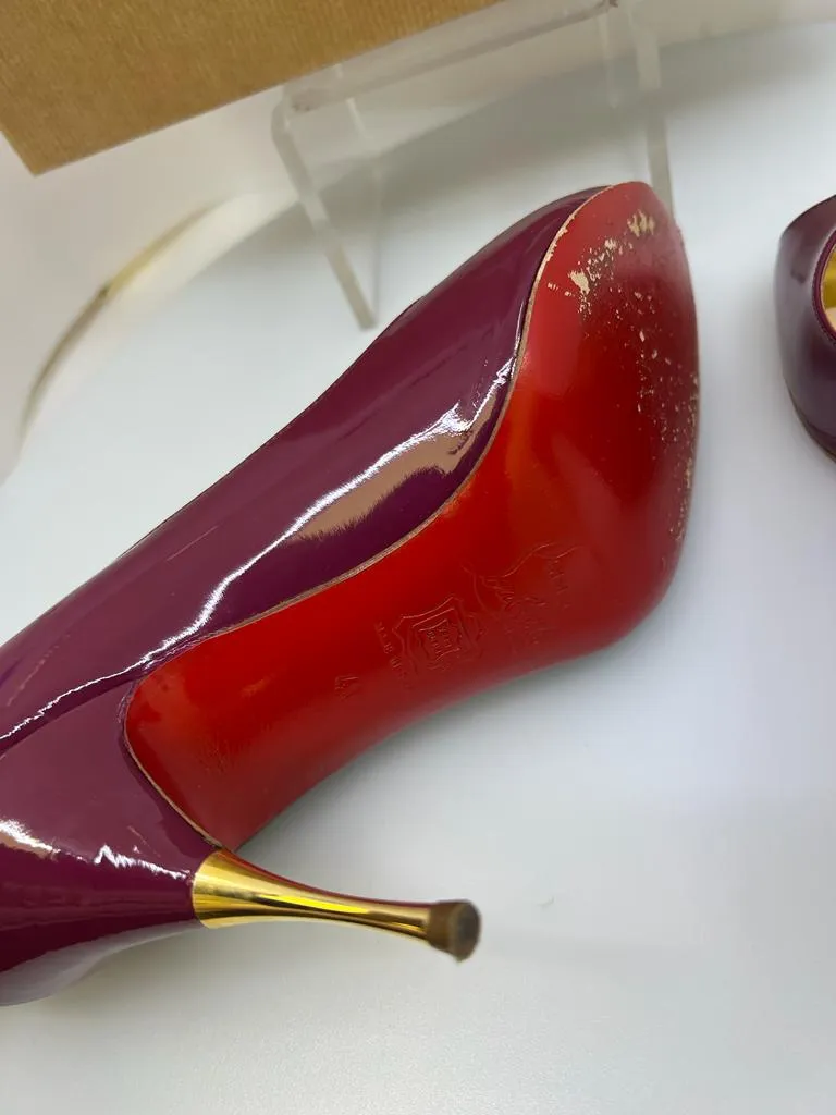 CHRISTIAN LOUBOUTIN BERRY PATENT LEATHER YOYOSPINA PEEP TOE PUMPS