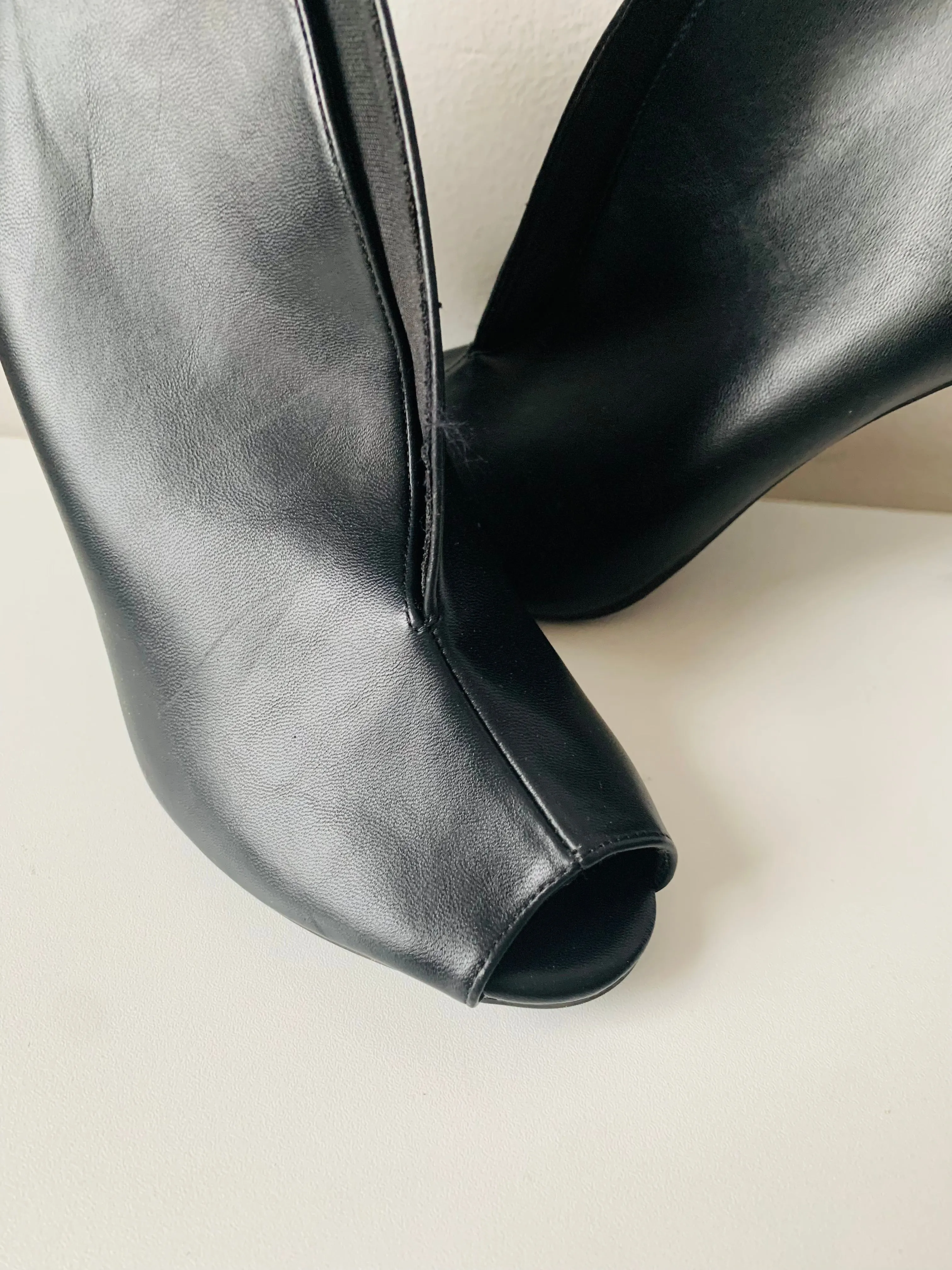Christian Siriano Izzy Stiletto Peep Toe Ankle Boot Heels in Black Size 11