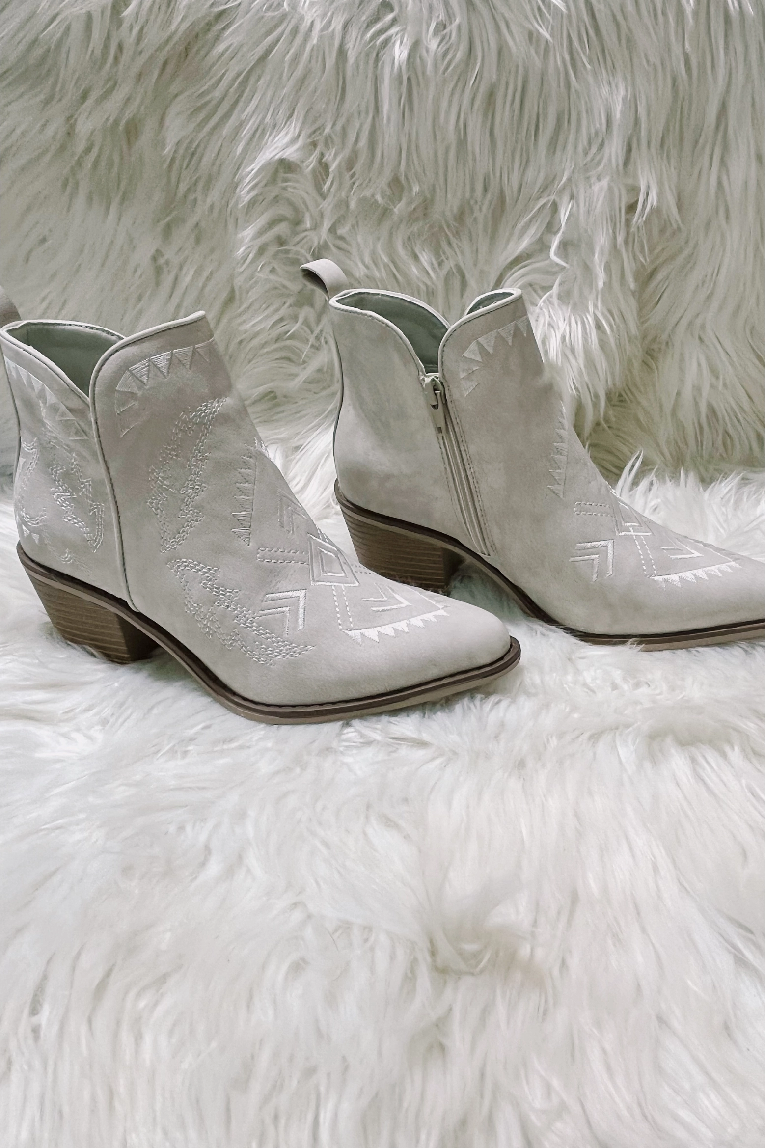 Hyper Elastic Base Come On Over Bootie in Lt. Grey