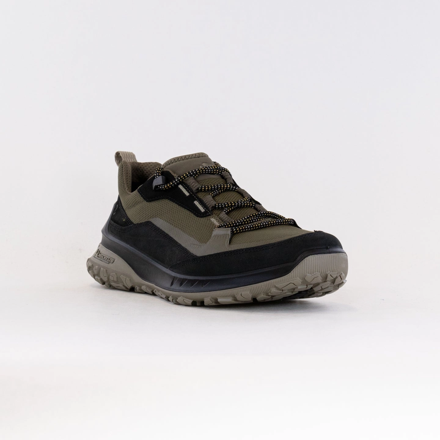 Grab Easy Lightweight Feel ECCO ULT-TRN Waterproof Low (Men's) - Black/Tarmac