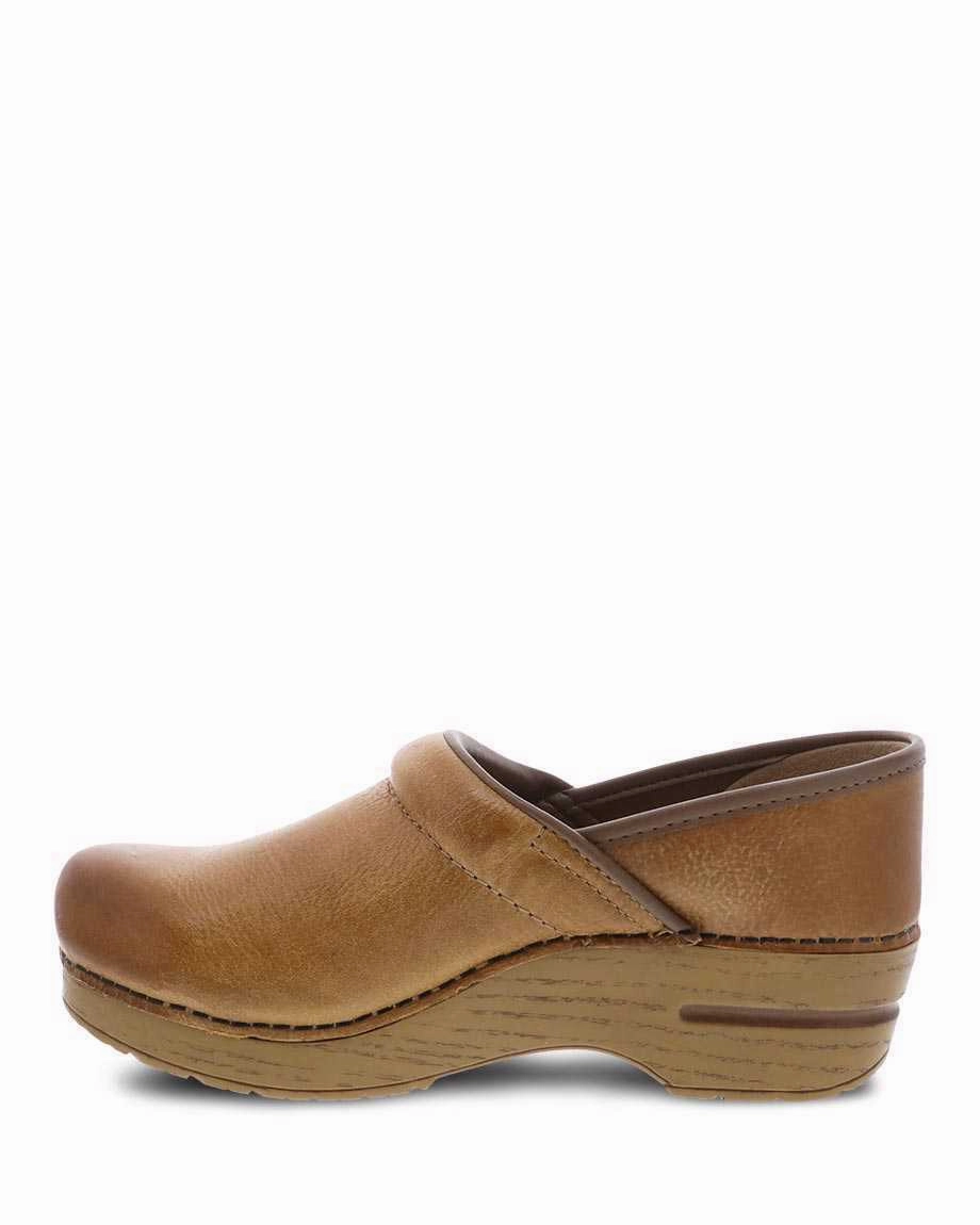 Dansko Women's Medium Width Professional - Honey Distressed Rock-Hold Play Mode Cushioned Midsole
