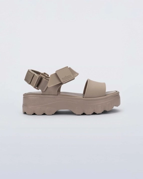 Kick Off Sandal - Beige senior - style Enhanced design