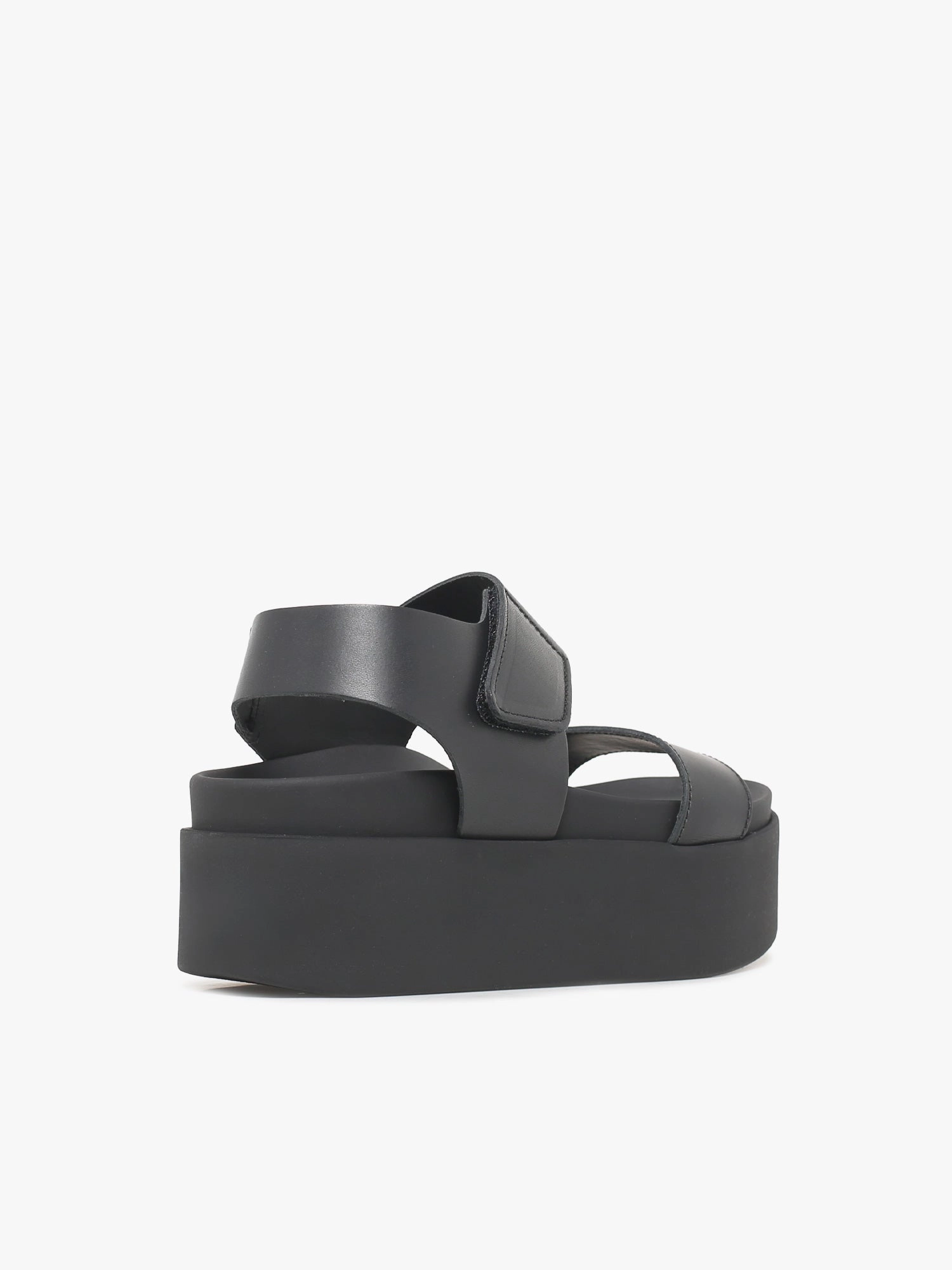 Fk2 Nero Leather Water Resistant Finish Elegant