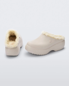 Free Clog Fluffy Platform - Light Beige Built-In Lining Shock Dispersing Sole Dynamic Lacing Mechanism Free Clog Fluffy Platform - Light Beige