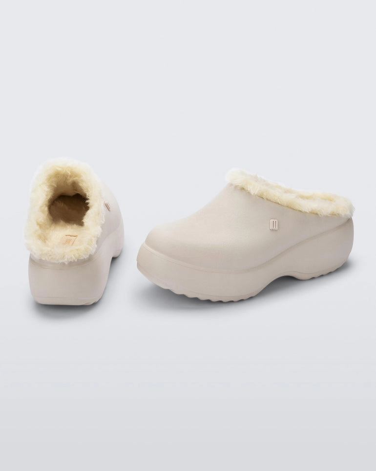 Shock Dispersing Sole Dynamic Lacing Mechanism Free Clog Fluffy Platform - Light Beige