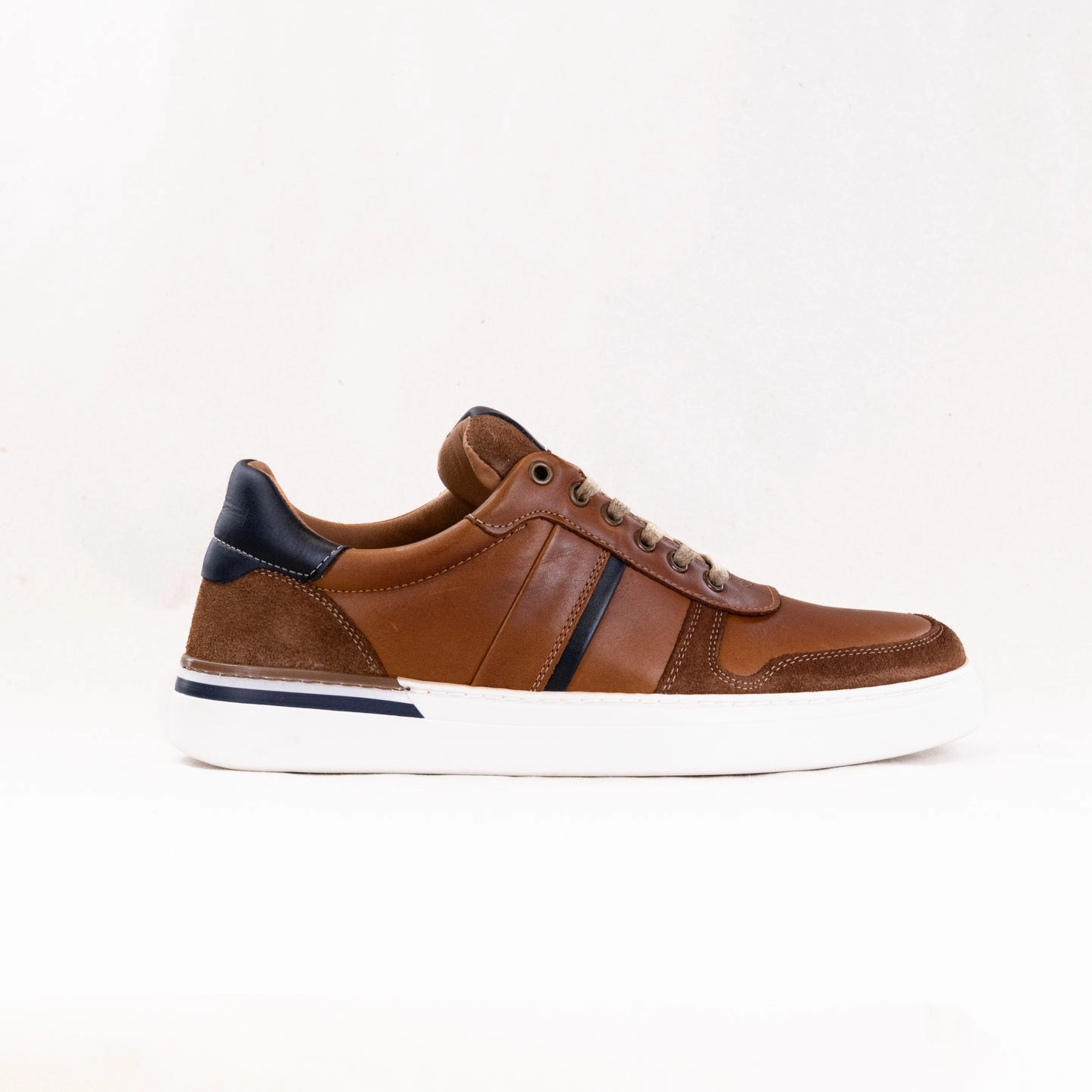 Trend Focus Travel Pair Naot Swift (Men's) - Brown/Navy