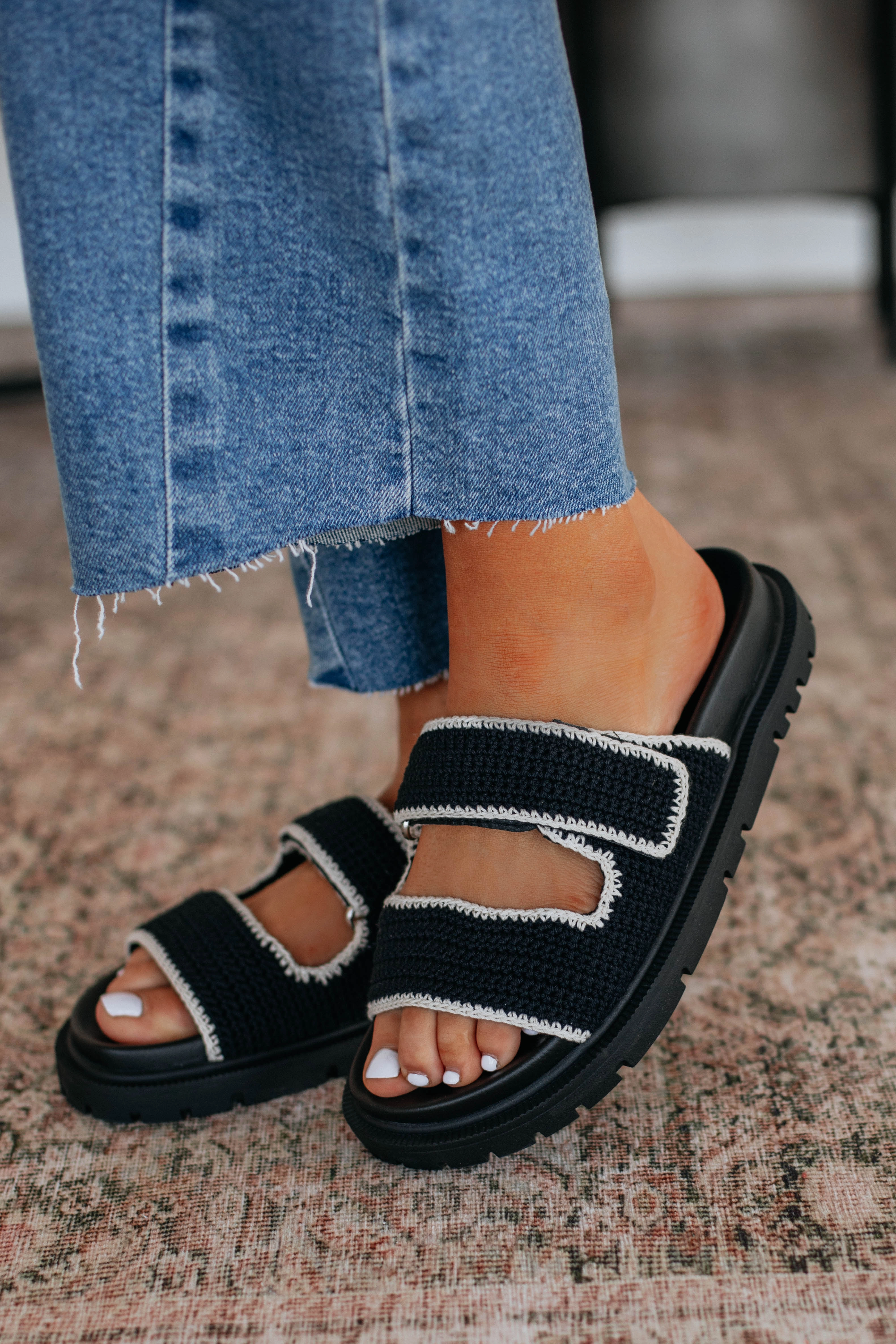 Headed Your Way Sandals - Black Muscle Aid Contoured Arch Bridge