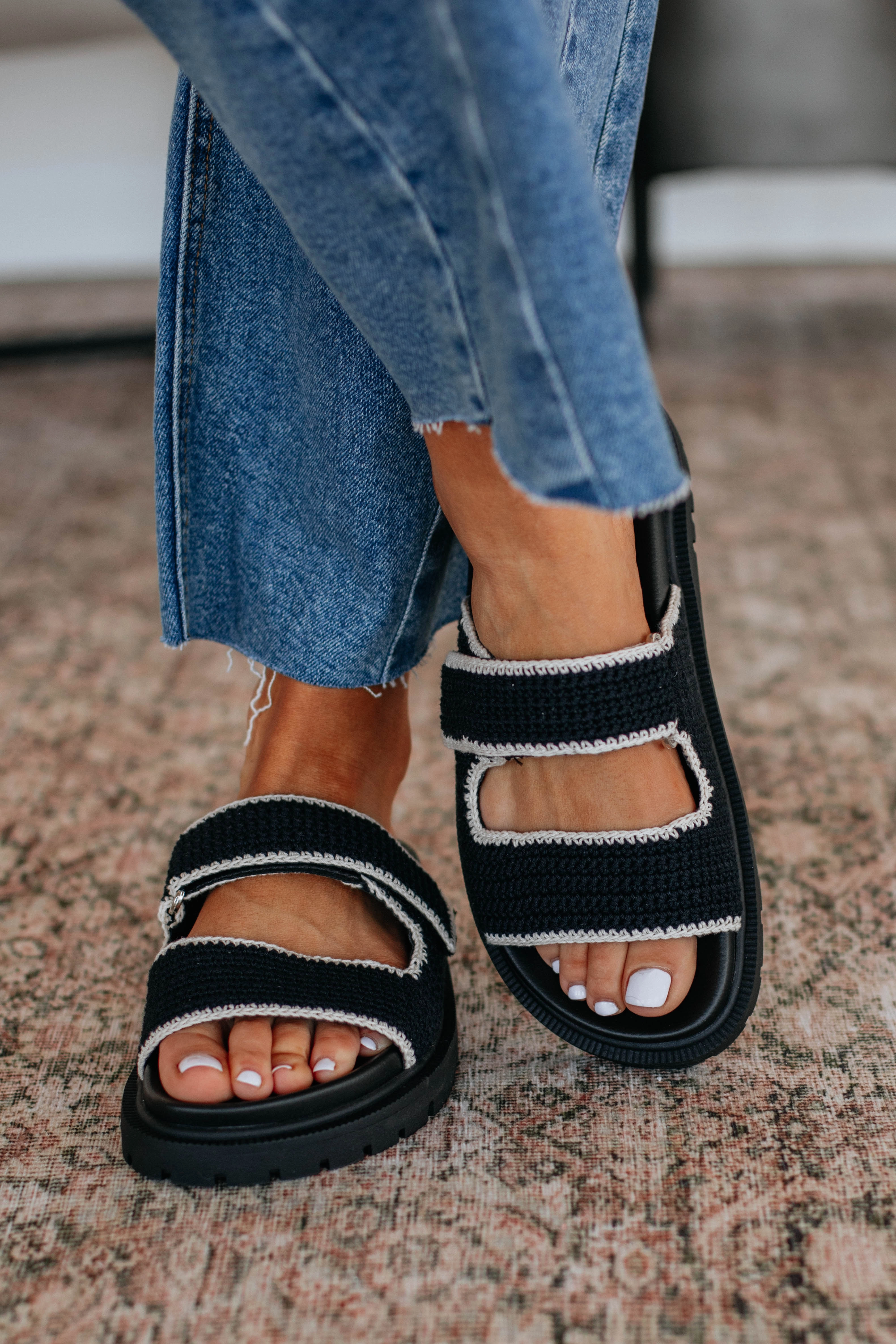 slow walk Gloss Mood Headed Your Way Sandals - Black
