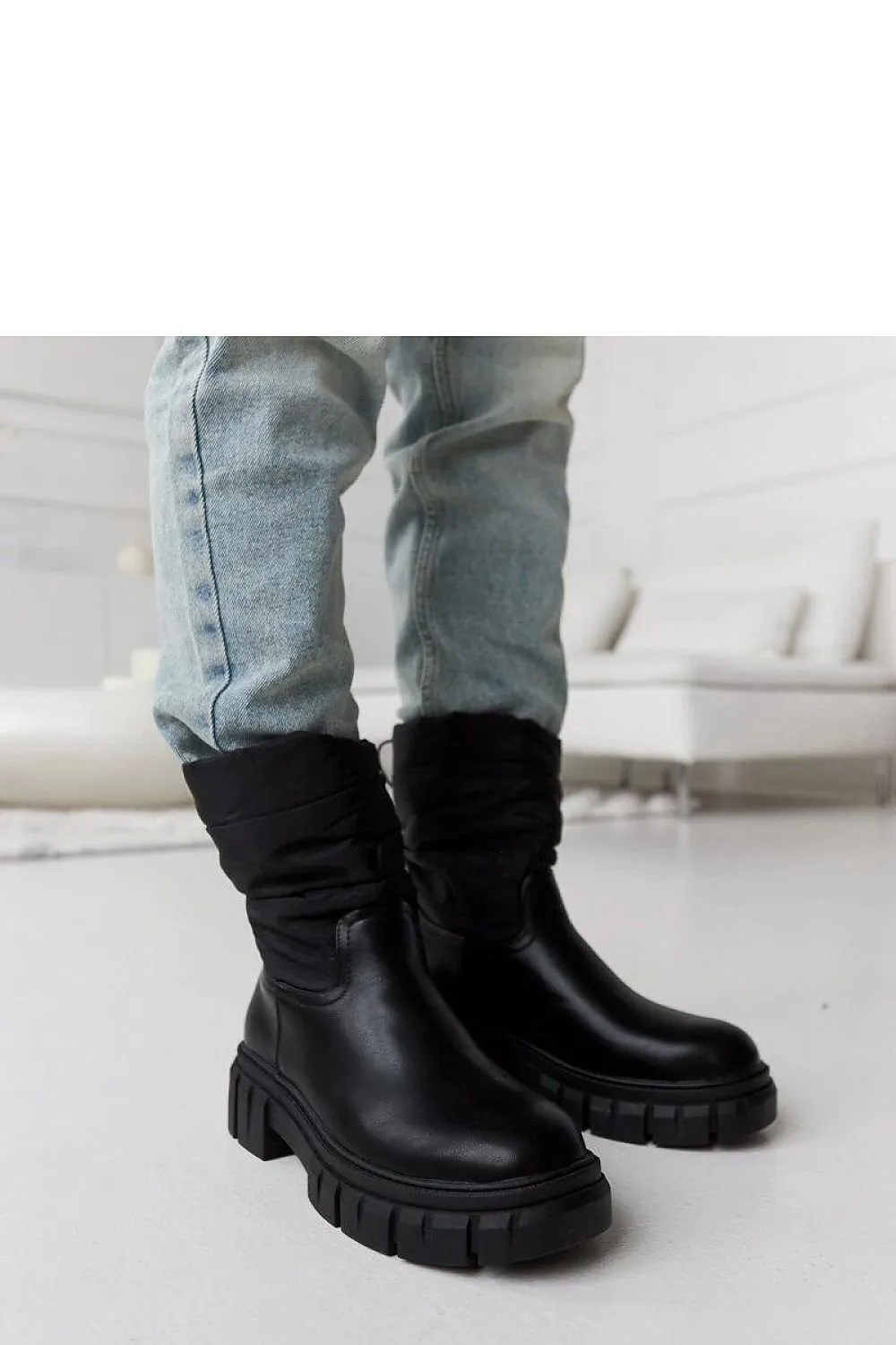 Hoffman black insulated quilted snow boots