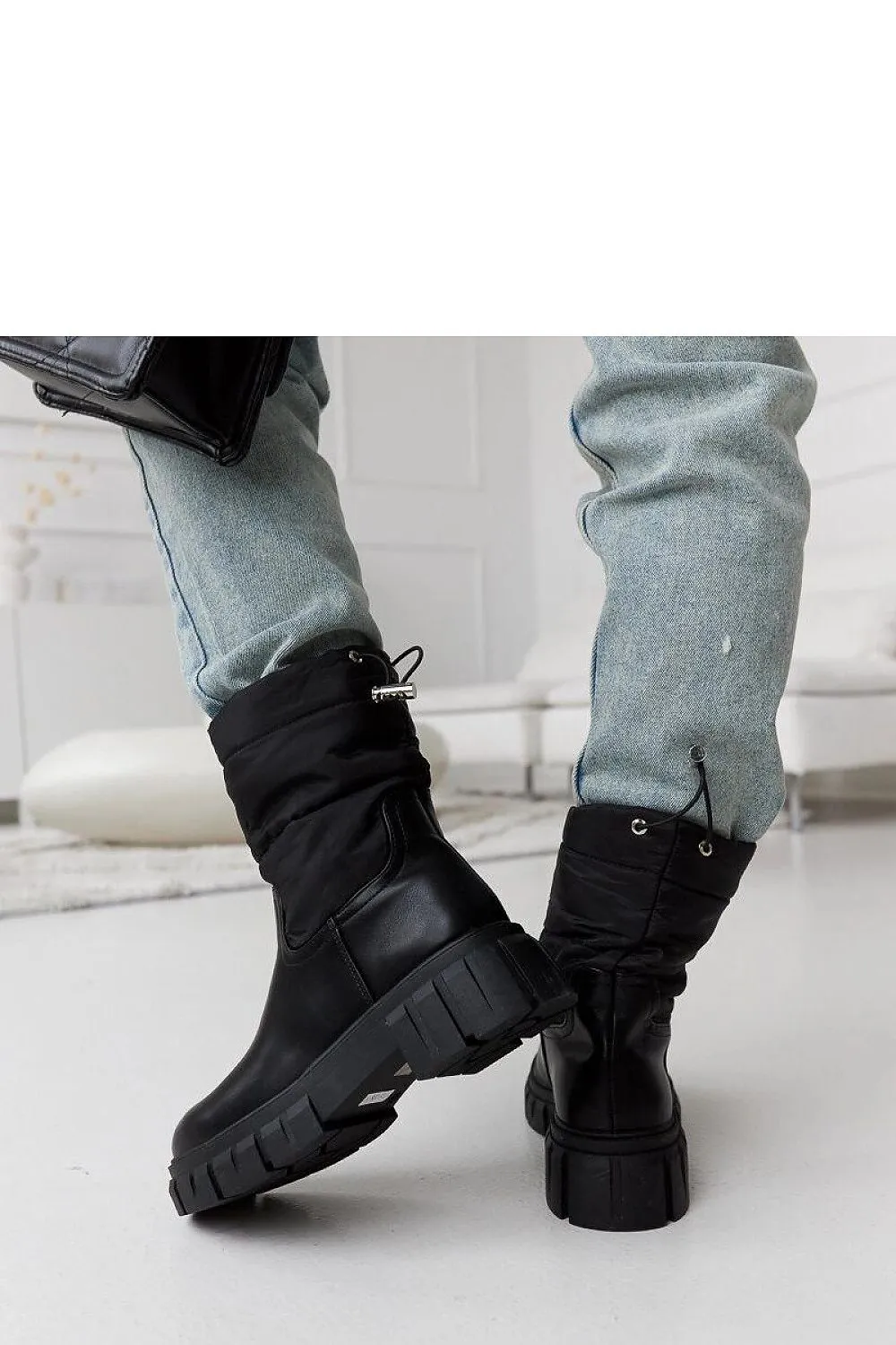 Hoffman black insulated quilted snow boots