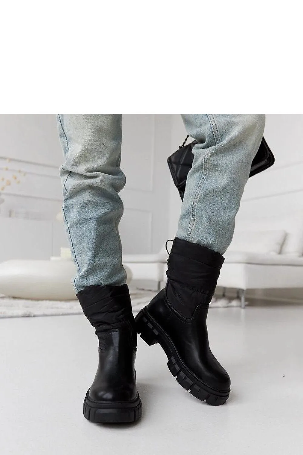 Hoffman black insulated quilted snow boots