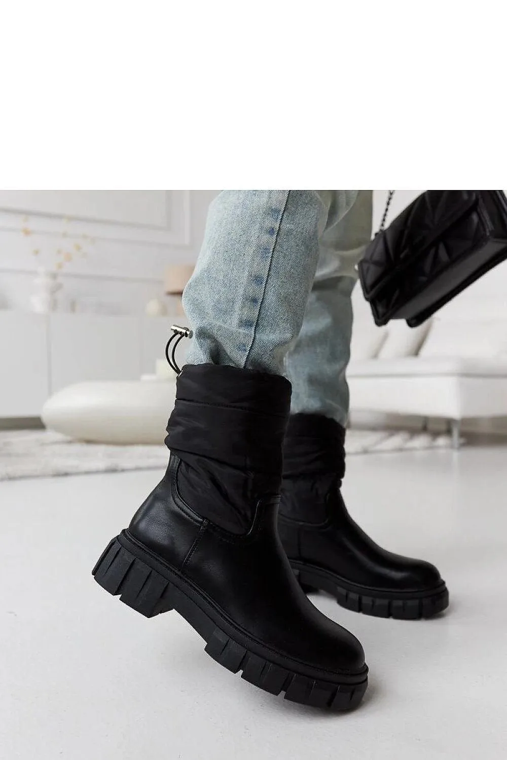 Hoffman black insulated quilted snow boots