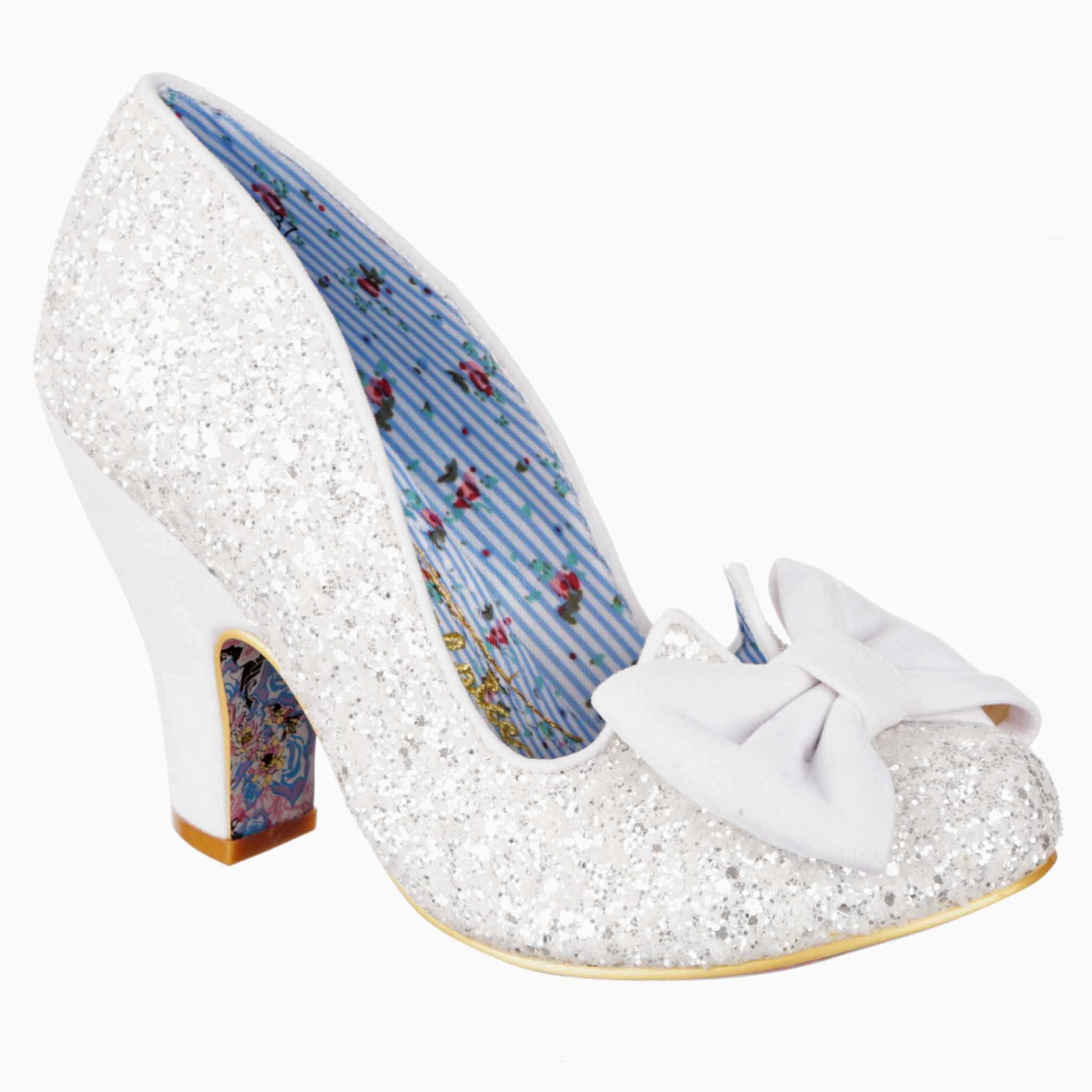 Nick Of Time Pointed Sandals Show Spark