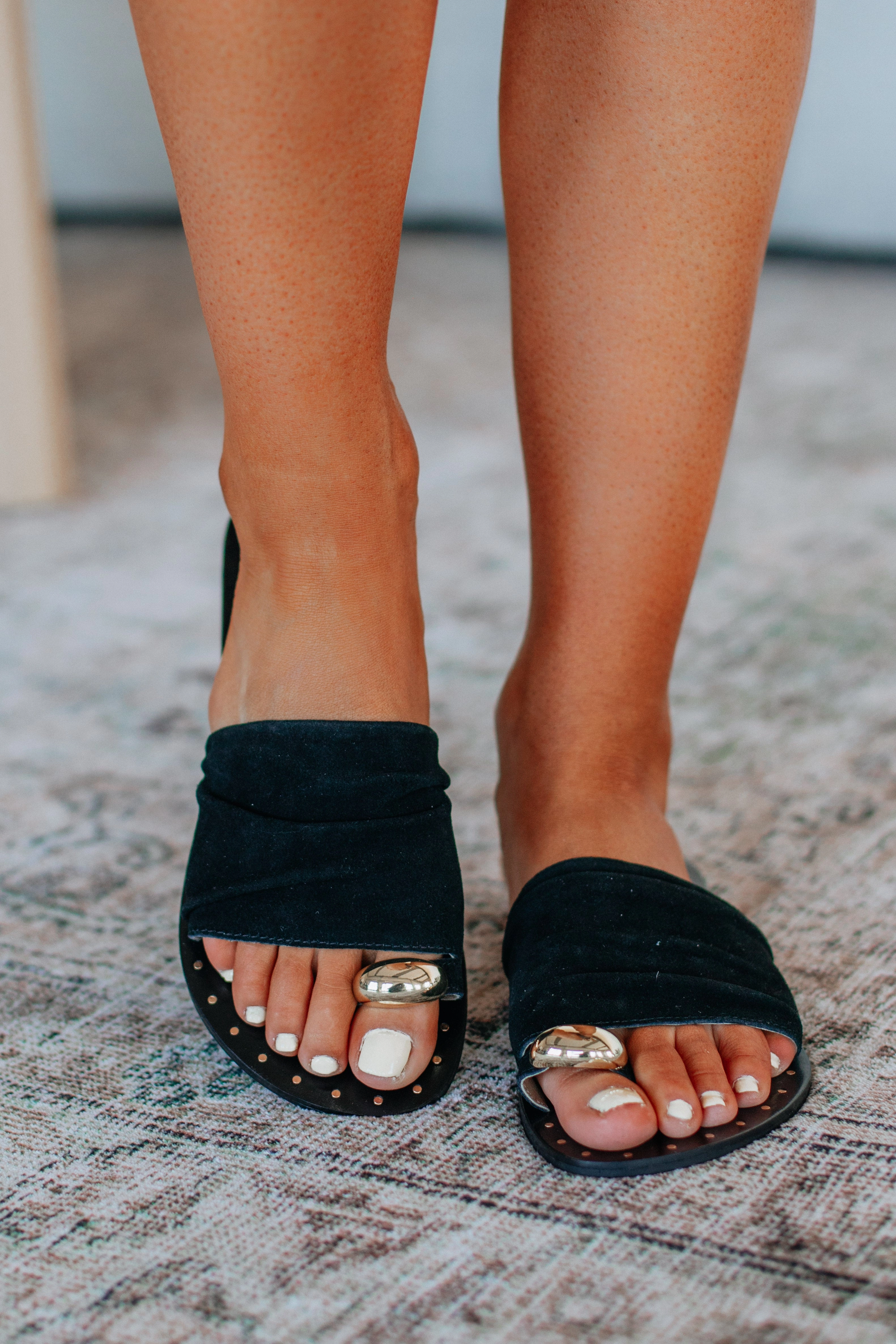 Keep It Current Sandals - Black Quick Motion
