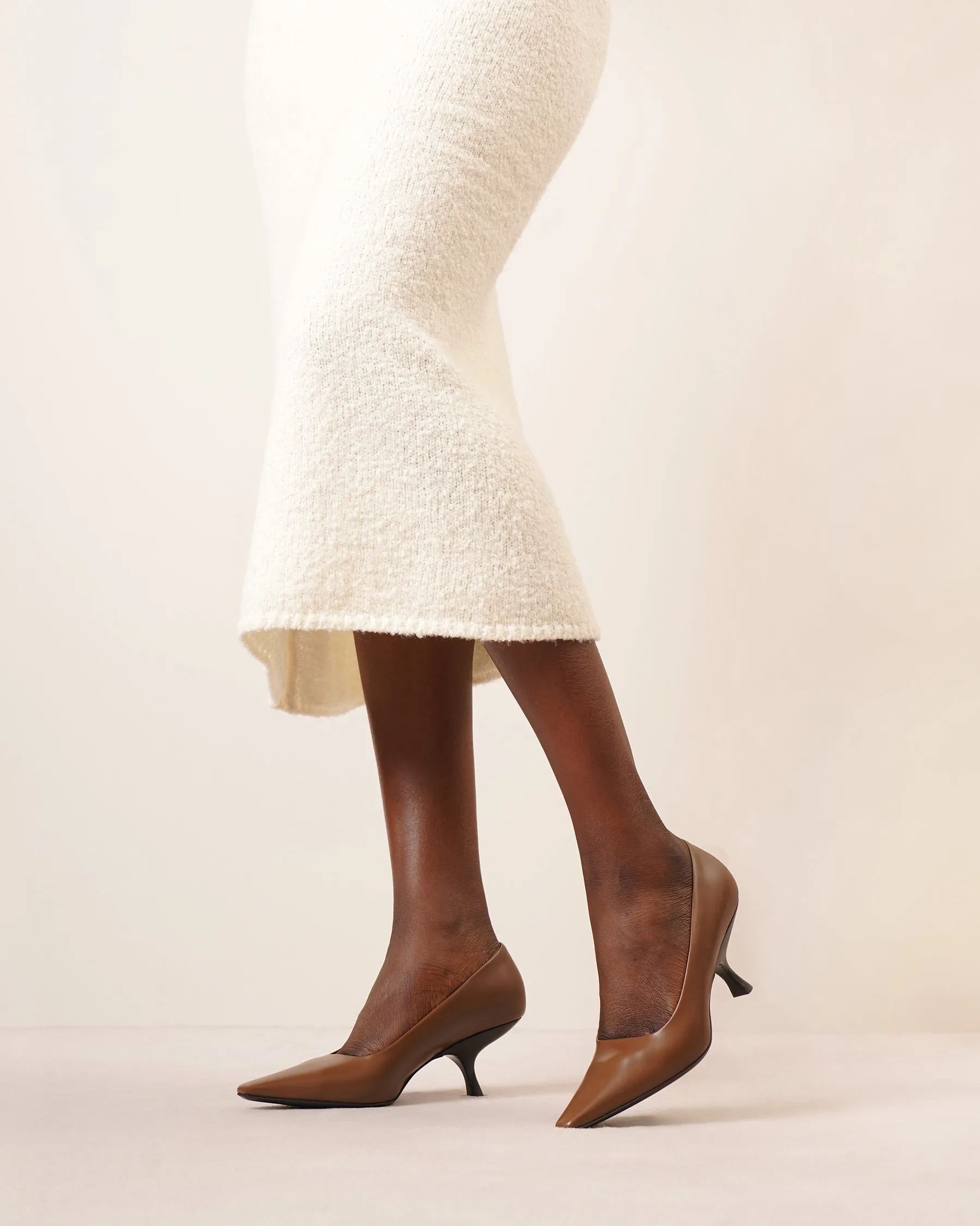 Kitten leather pumps