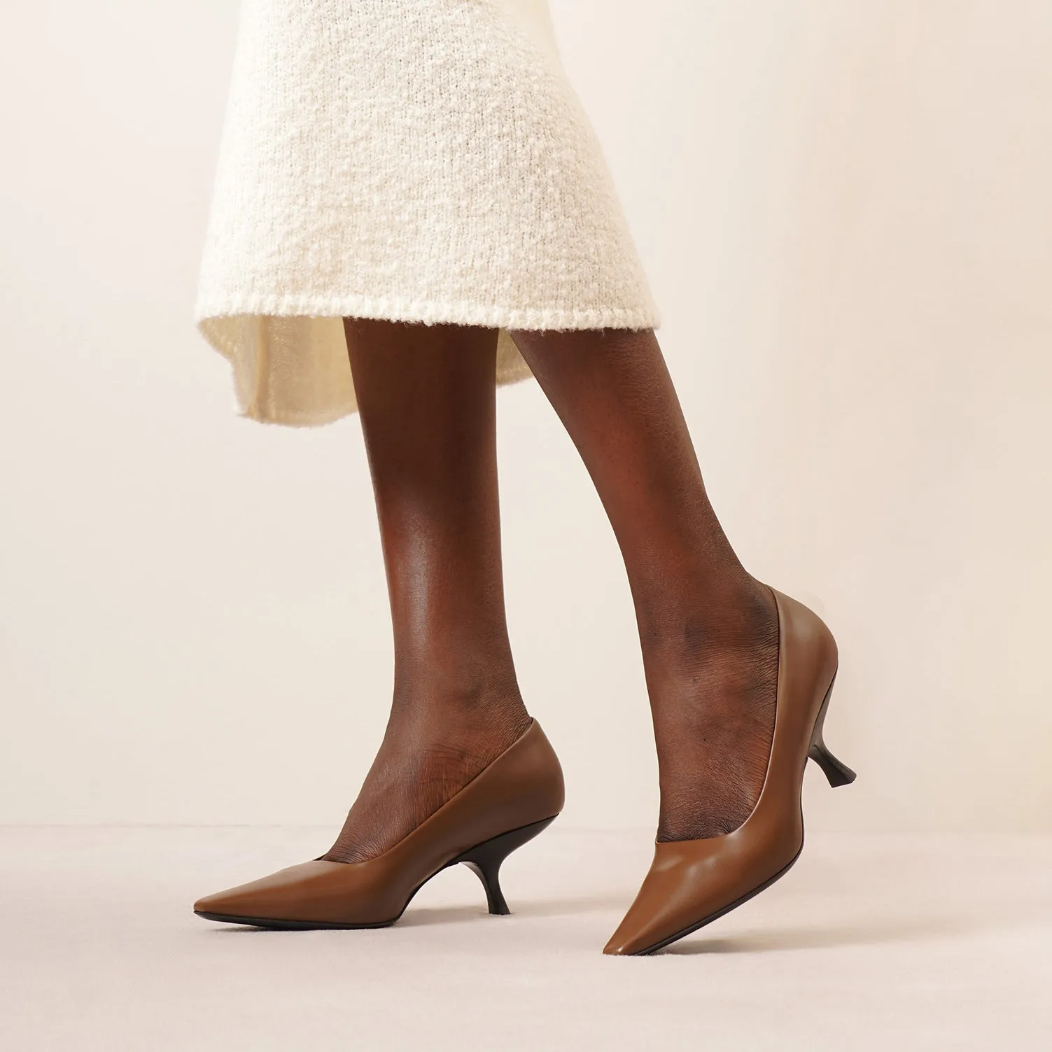 Kitten leather pumps
