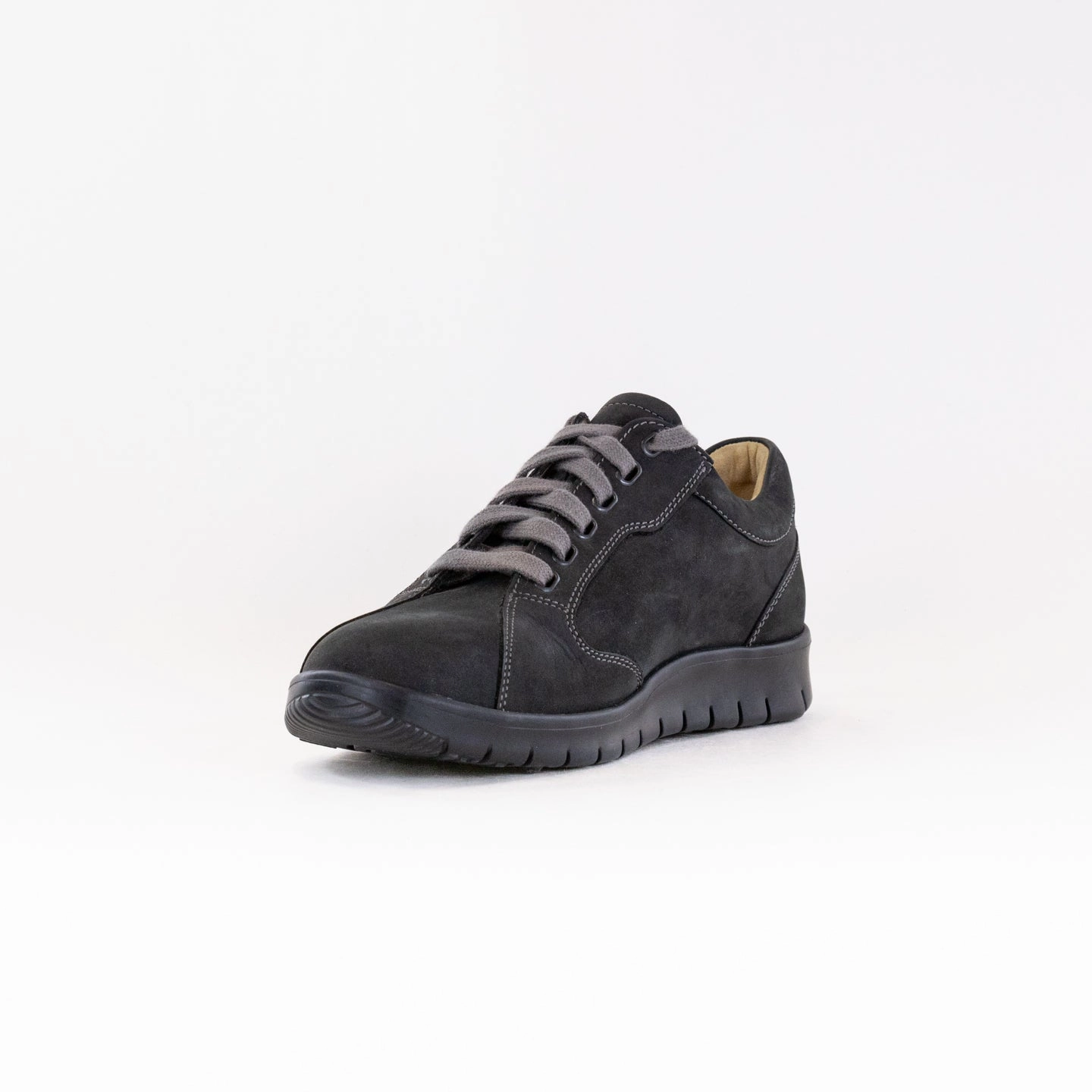 Finn Comfort Chennai (Men's) - Black Ventilated Airflow