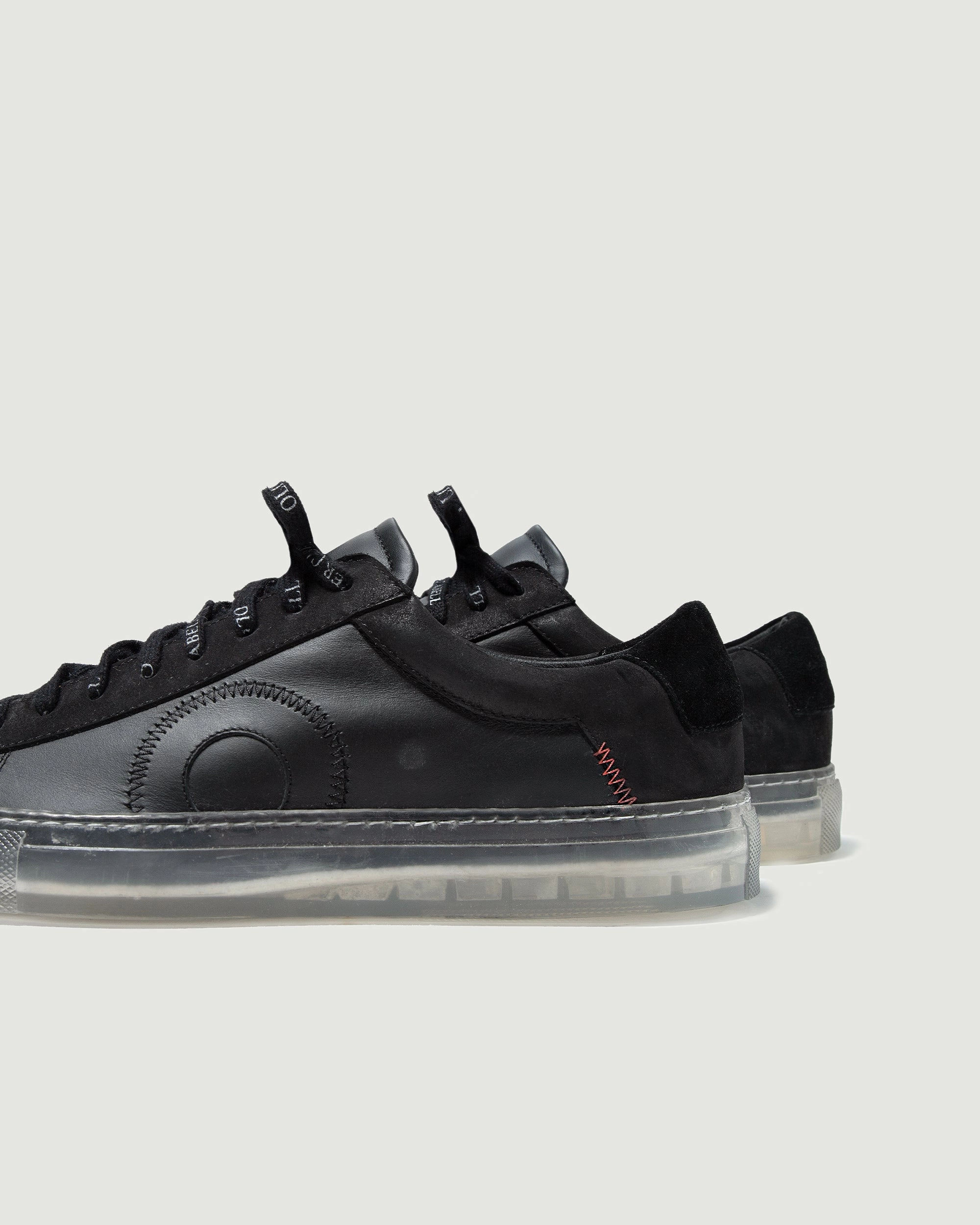 Ultra Bounce Foam Core Fashion-Forward Look Low 1 | Black Ghost