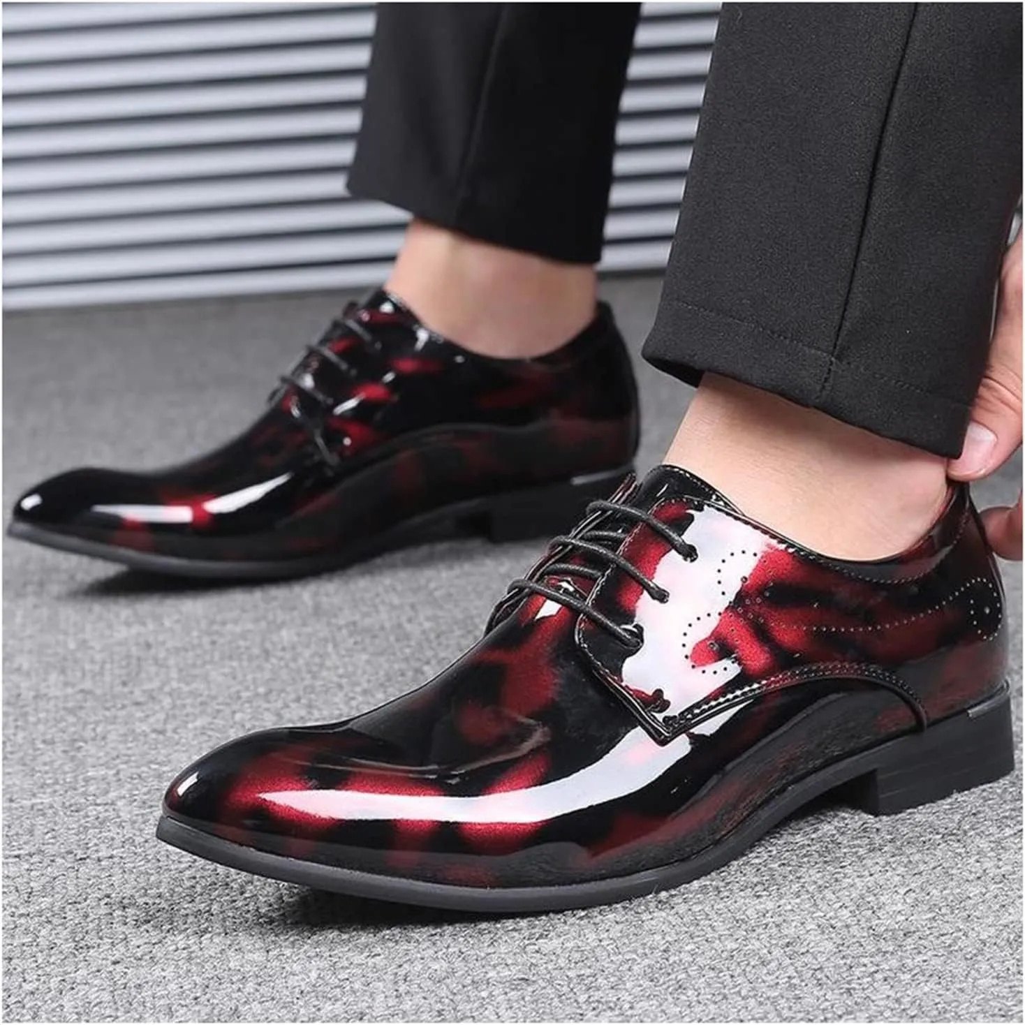 Men's Dress Shoes Lace-Up Brogues Derbys Oxford Formal Shoes Fashion Floral Patent Leather Wedding Shoes