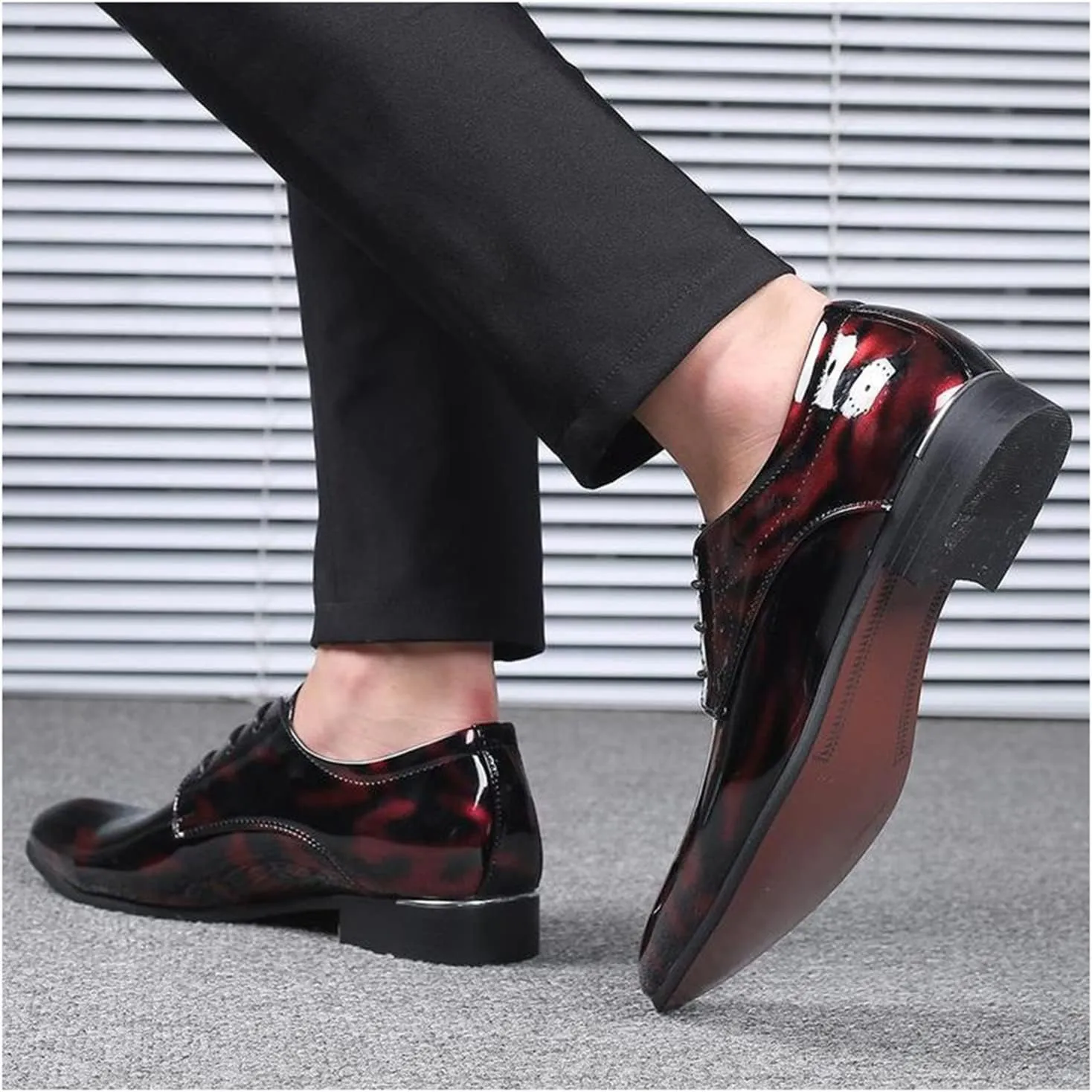 Men's Dress Shoes Lace-Up Brogues Derbys Oxford Formal Shoes Fashion Floral Patent Leather Wedding Shoes