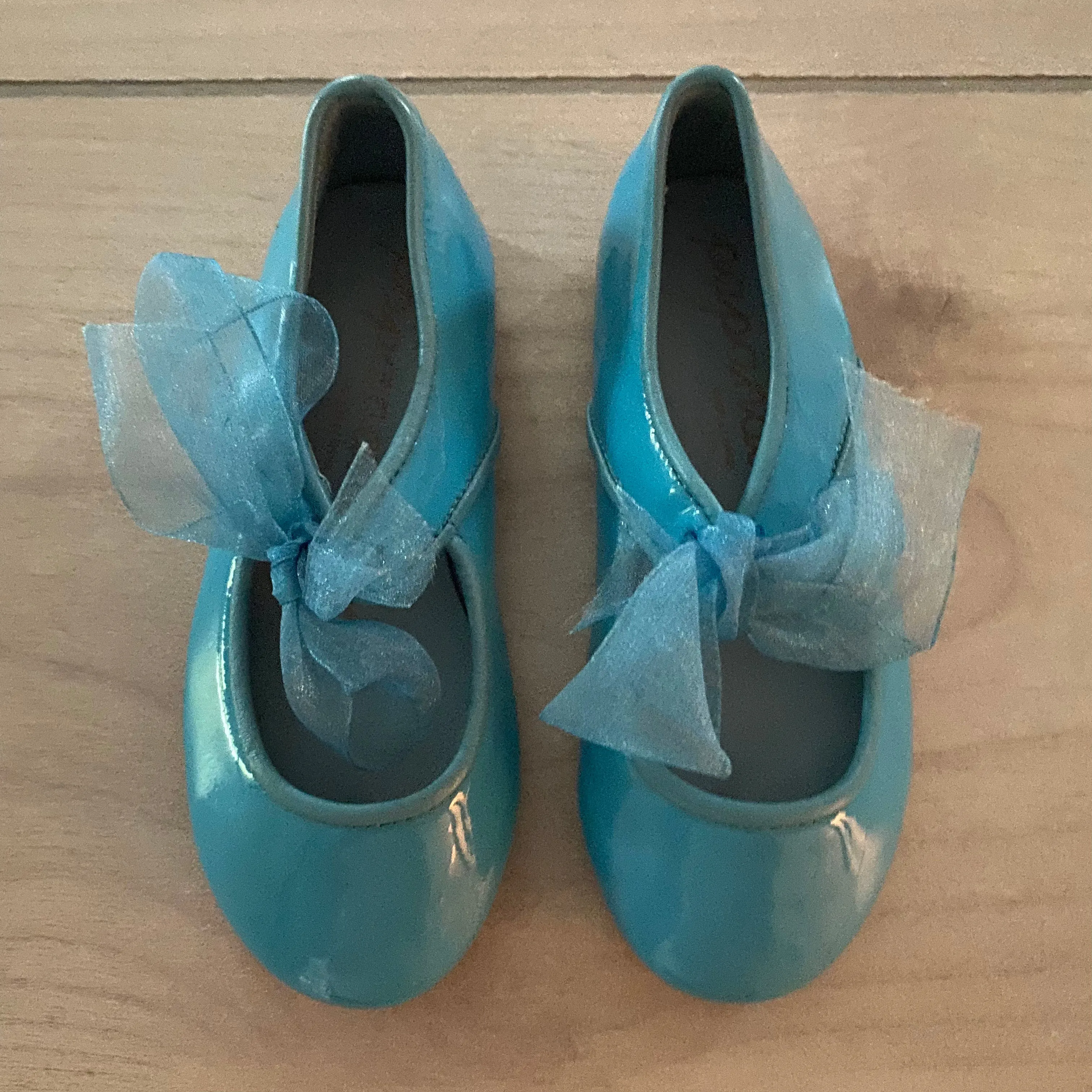 NEW Papanatas Patent Blue Bow Tie Shoes