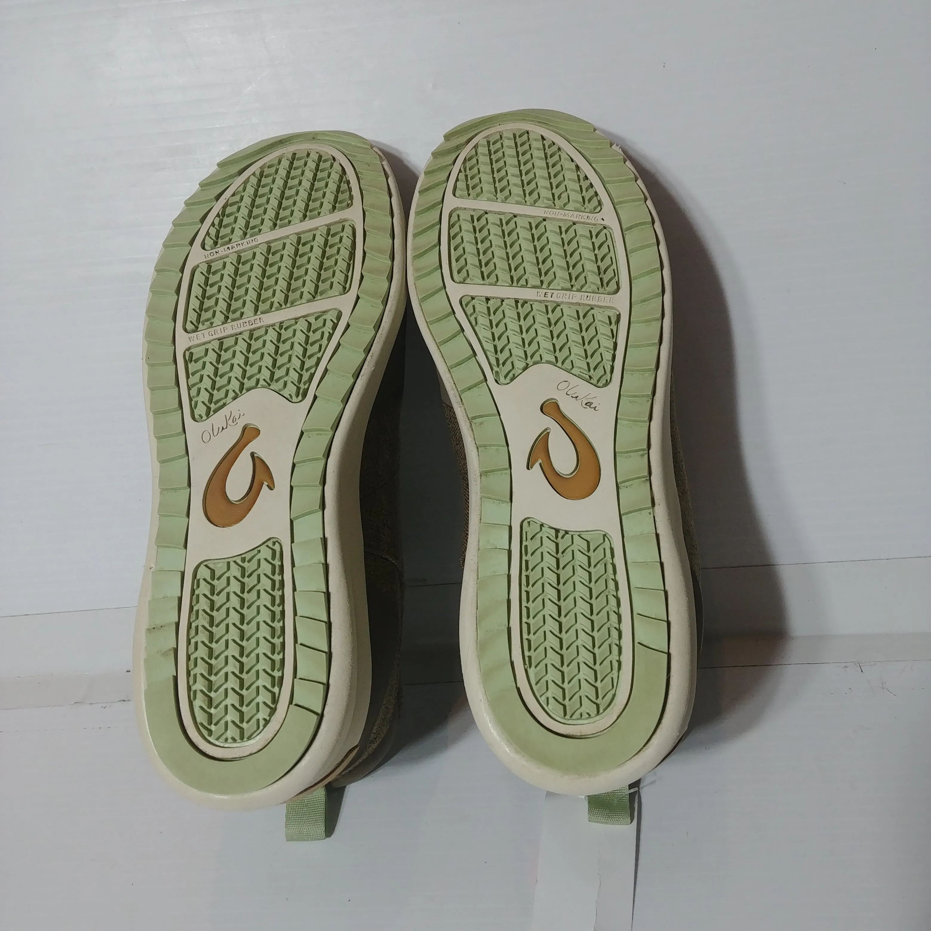 OluKai Womens Slip On Shoes - Size 7 - Pre-owned - 2SF799