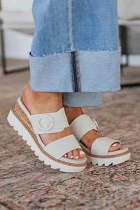 Pearl-Detail Ease My Mind Sandals Ease My Mind Sandals Airport Easy Match All
