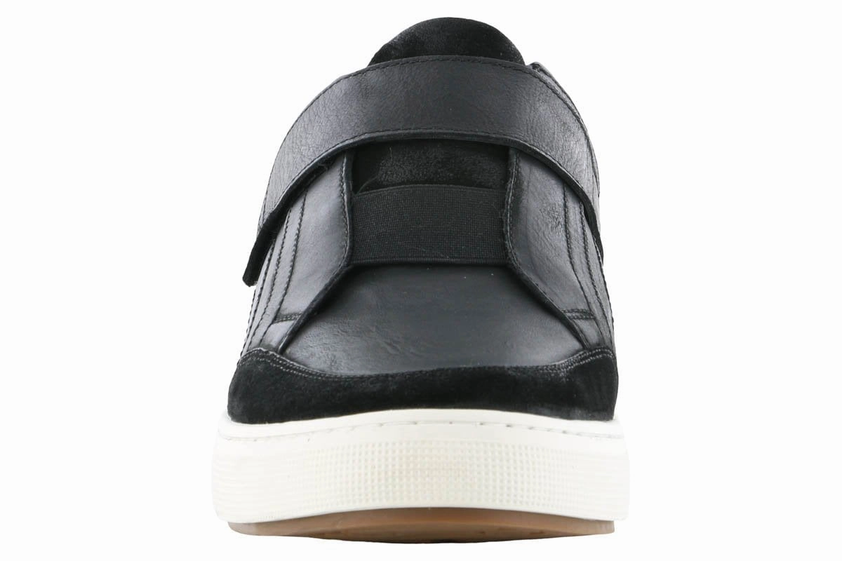 Timeless Comfort Farm Jog Propet Kade Velcro Sneaker Black