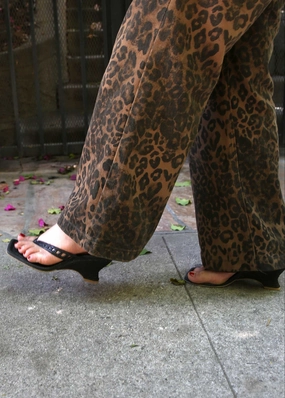 Sculpted cushioning Nullah Wedges - Onyx Raffia Nullah Wedges - Onyx Raffia Elevated Comfort Temperature Regulating Fabric