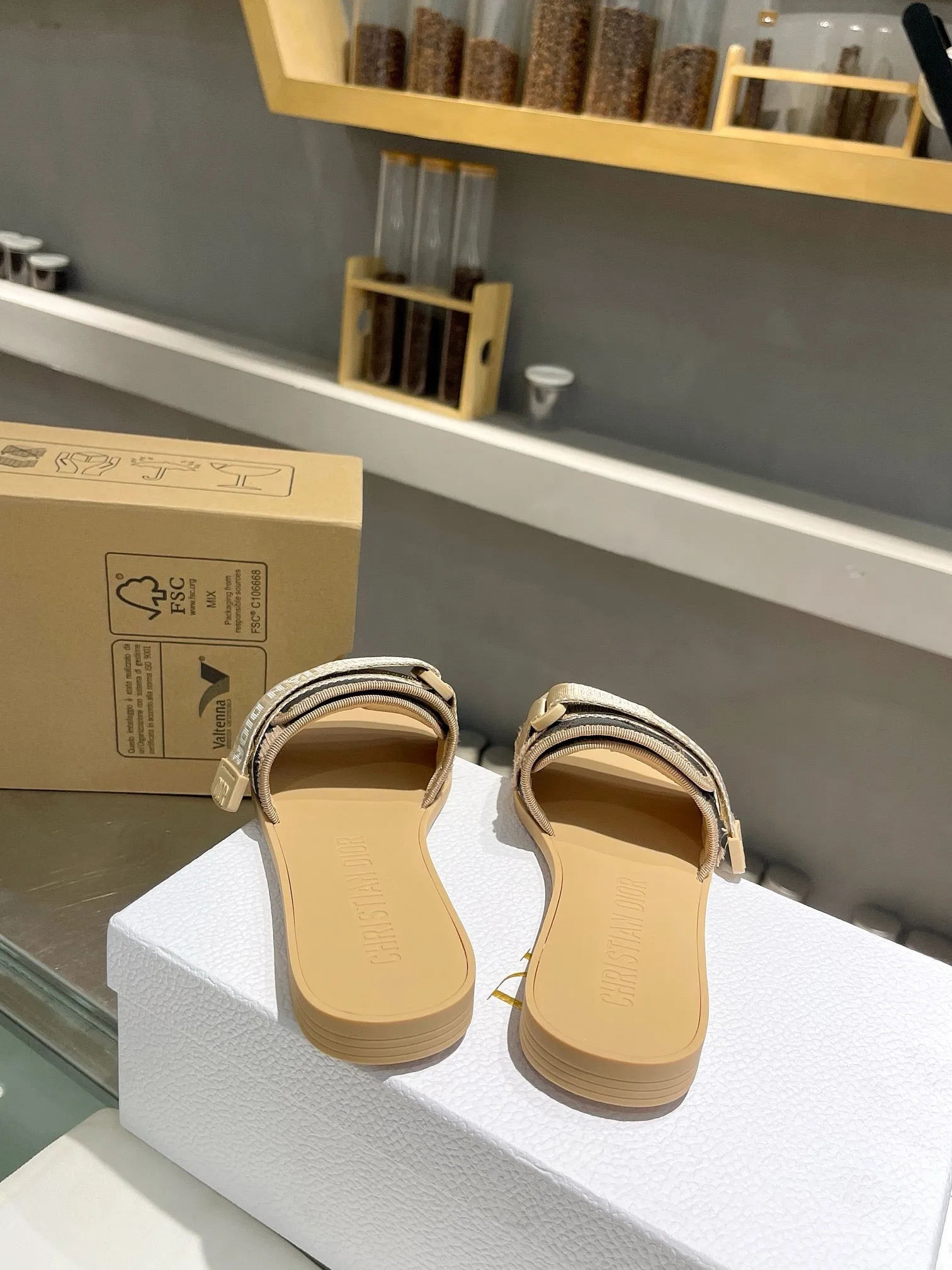 SE1453 Dioramour Dio(r)evolution Slide / Size5-11