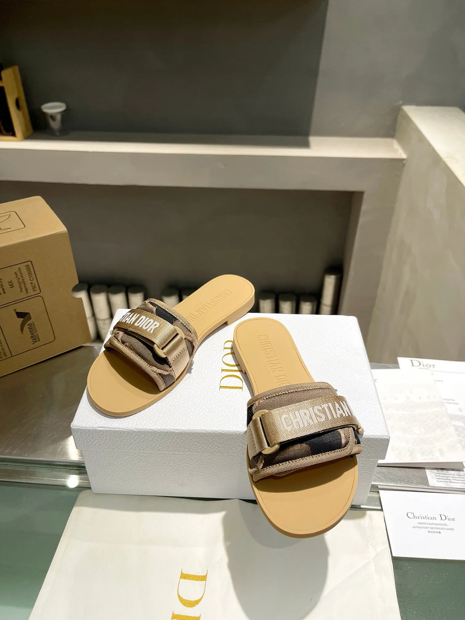 SE1453 Dioramour Dio(r)evolution Slide / Size5-11