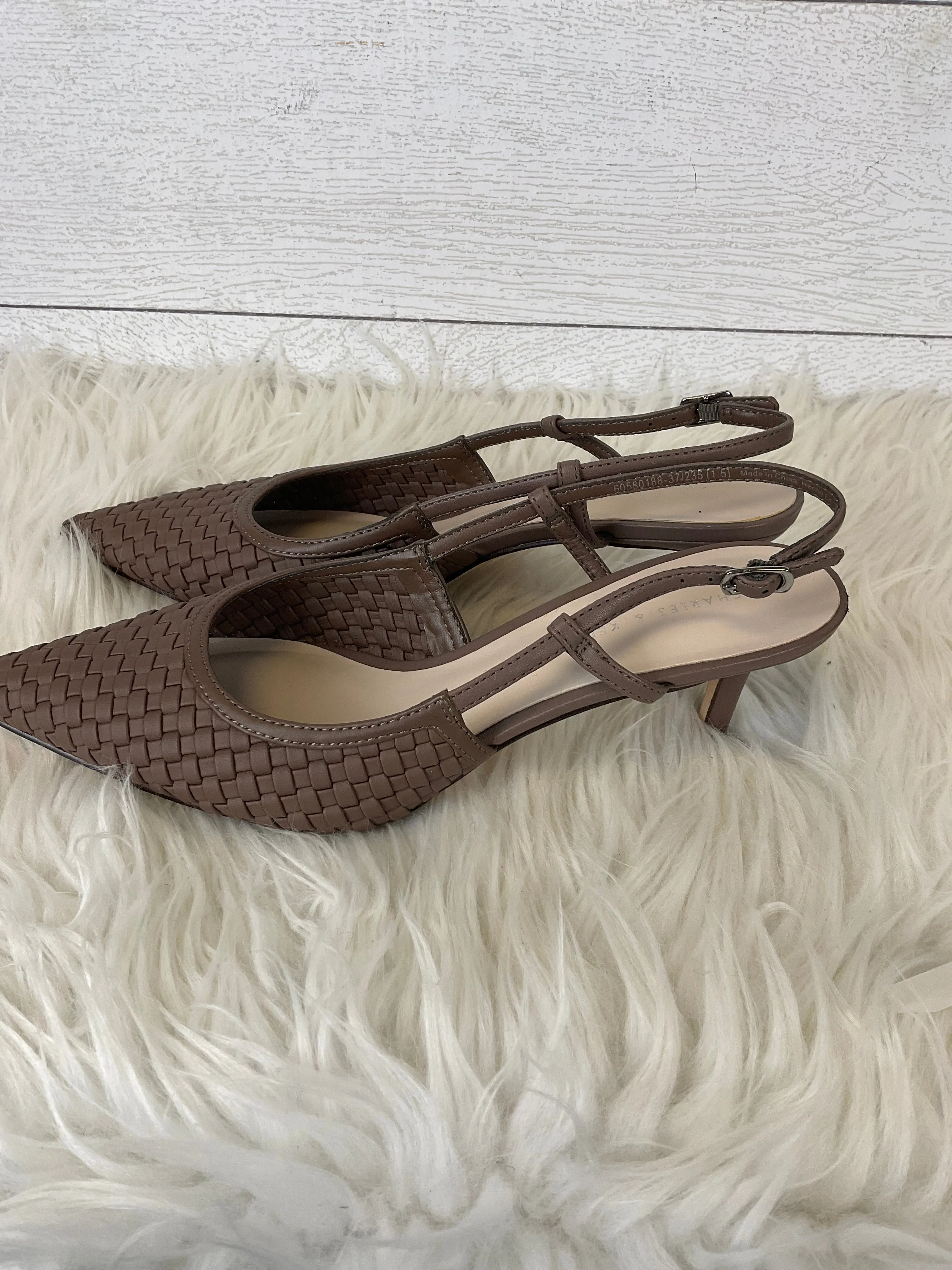 Shoes Heels Kitten By Clothes Mentor In Brown, Size: 6.5