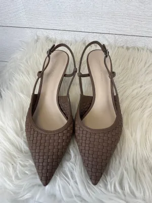 Shoes Heels Kitten By Clothes Mentor In Brown, Size: 6.5